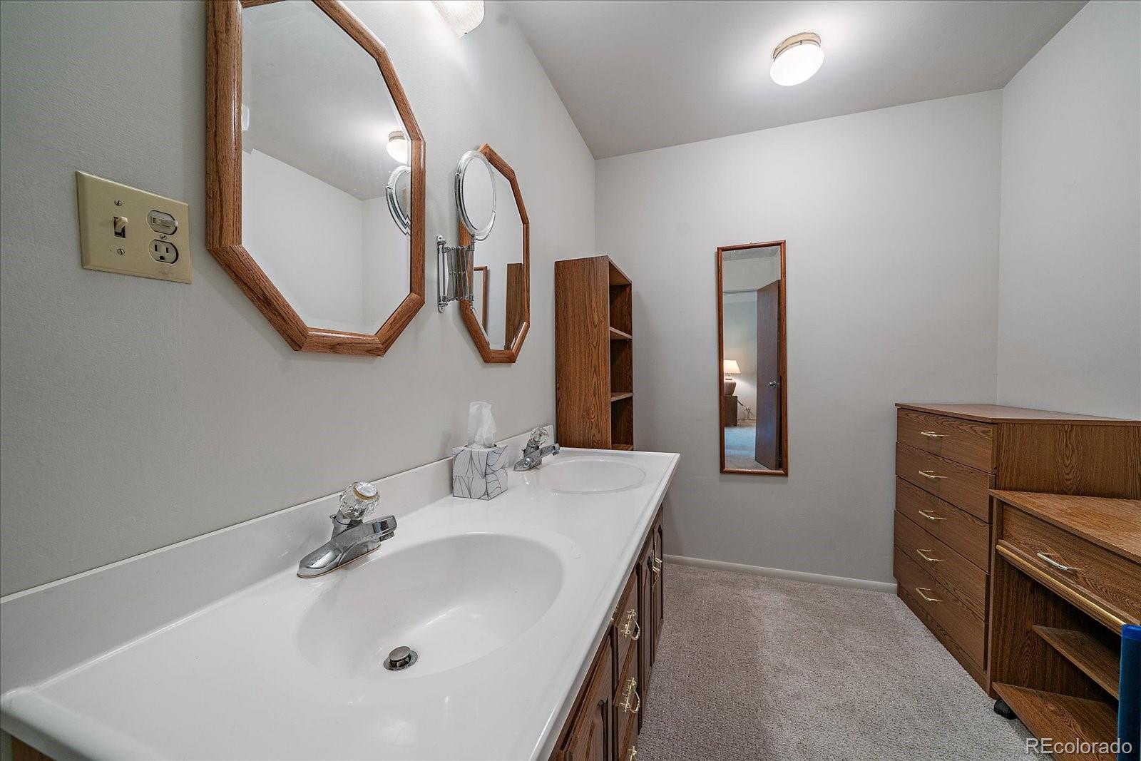 MLS Image #8 for 855  pennsylvania street 305,denver, Colorado