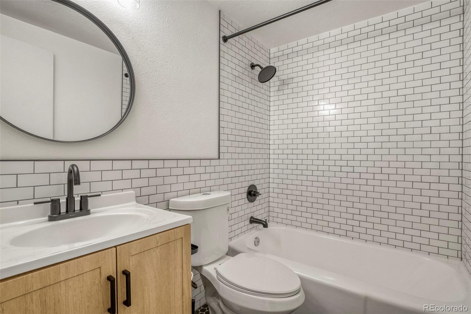 MLS Image #10 for 1182 n clermont street 101,denver, Colorado