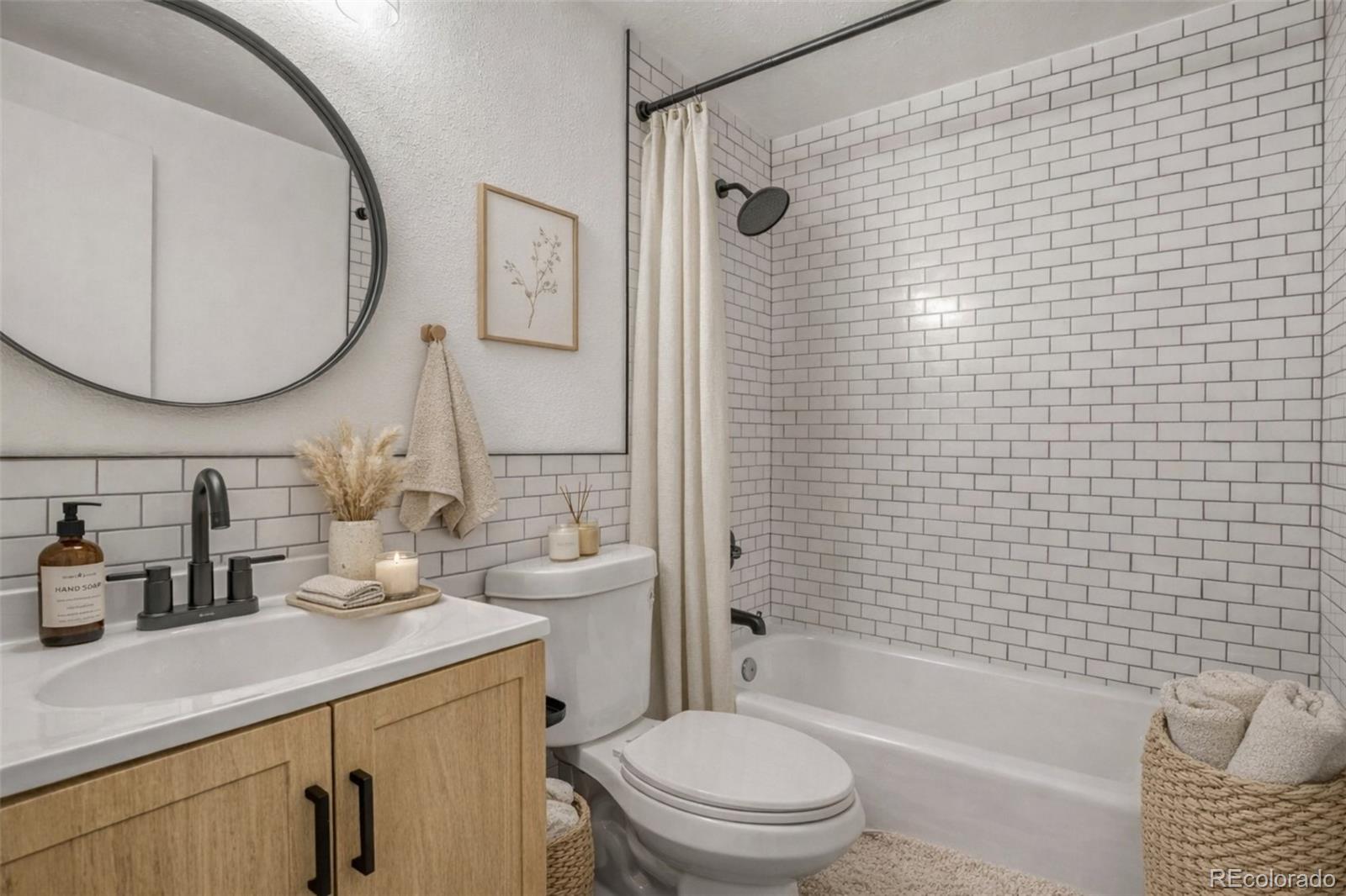 MLS Image #6 for 1182 n clermont street 101,denver, Colorado