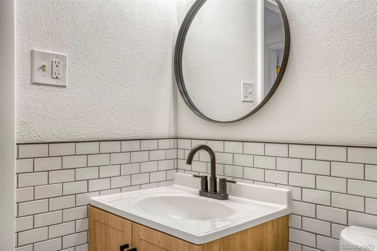MLS Image #9 for 1182 n clermont street 101,denver, Colorado