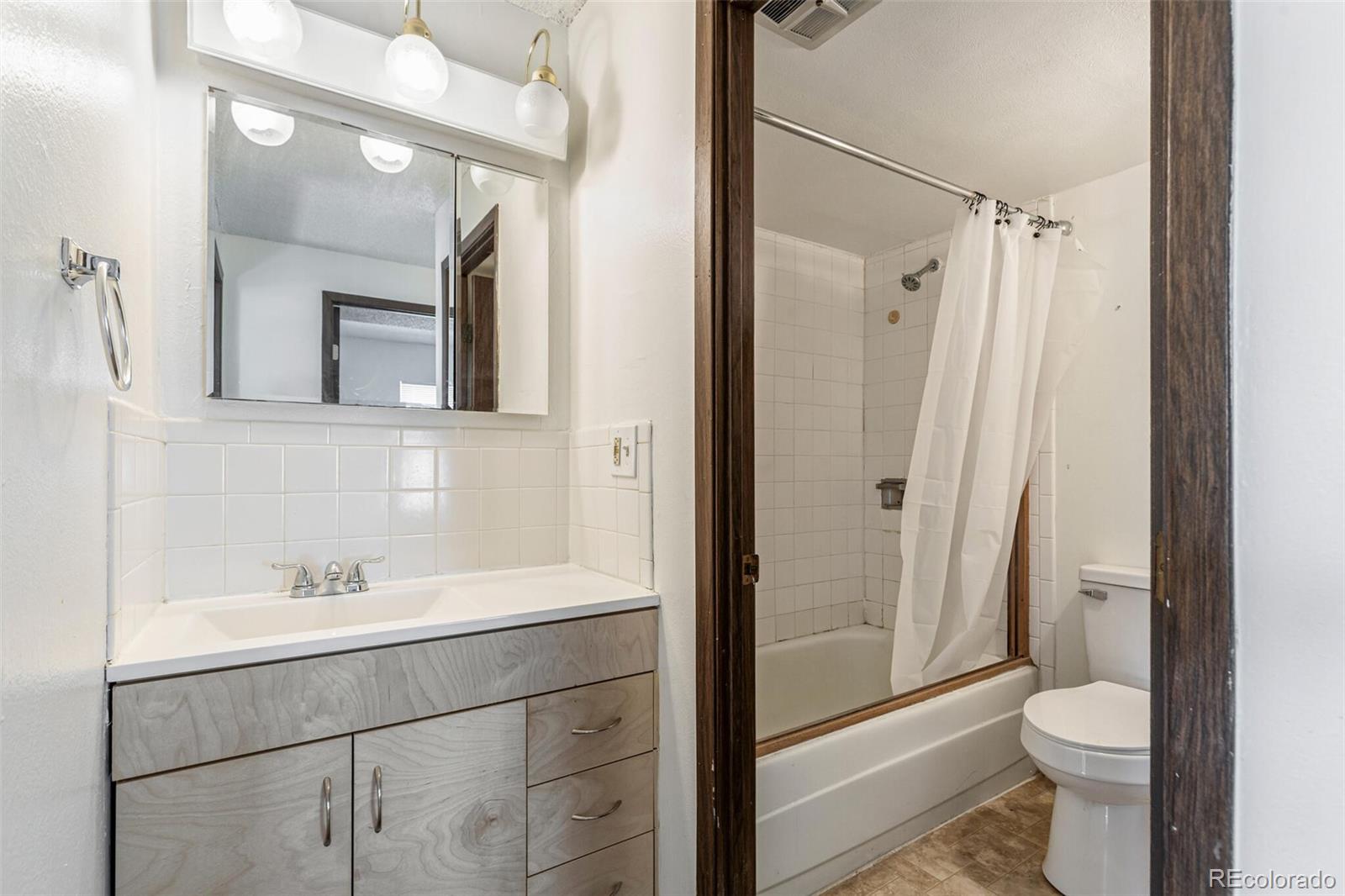MLS Image #12 for 2  adams street 1007,denver, Colorado