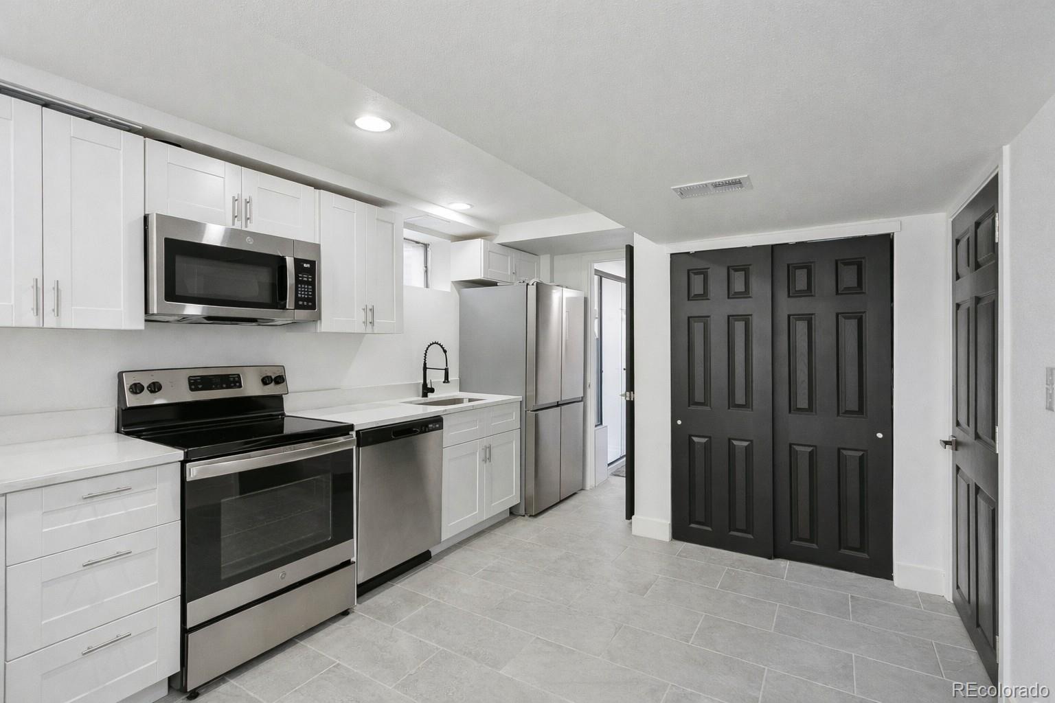 MLS Image #11 for 2821 s vance way,denver, Colorado