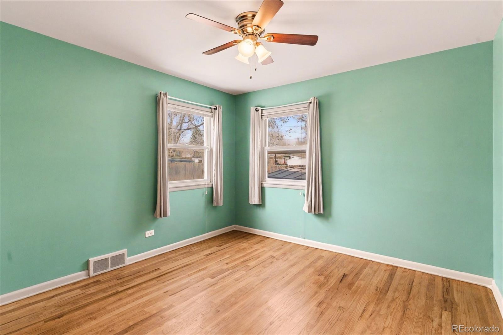 MLS Image #10 for 859 s quieto way,denver, Colorado