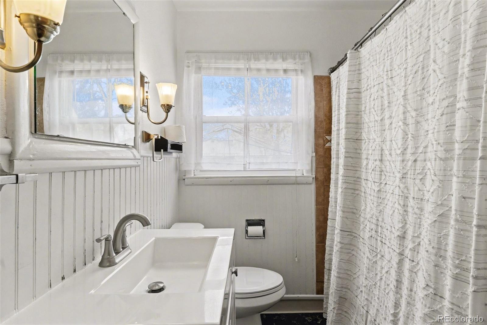 MLS Image #12 for 859 s quieto way,denver, Colorado