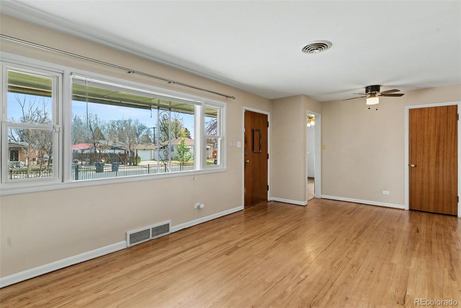 MLS Image #4 for 859 s quieto way,denver, Colorado