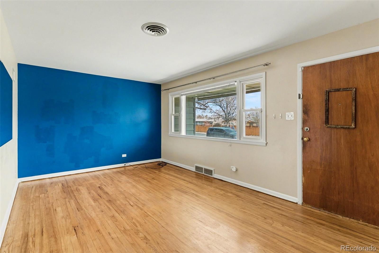 MLS Image #5 for 859 s quieto way,denver, Colorado