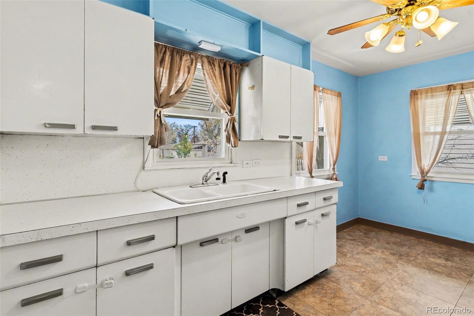 MLS Image #8 for 859 s quieto way,denver, Colorado