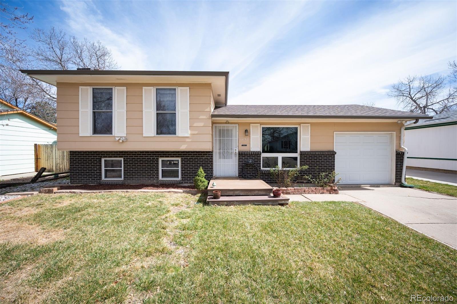 MLS Image #1 for 1052  lewiston street,aurora, Colorado