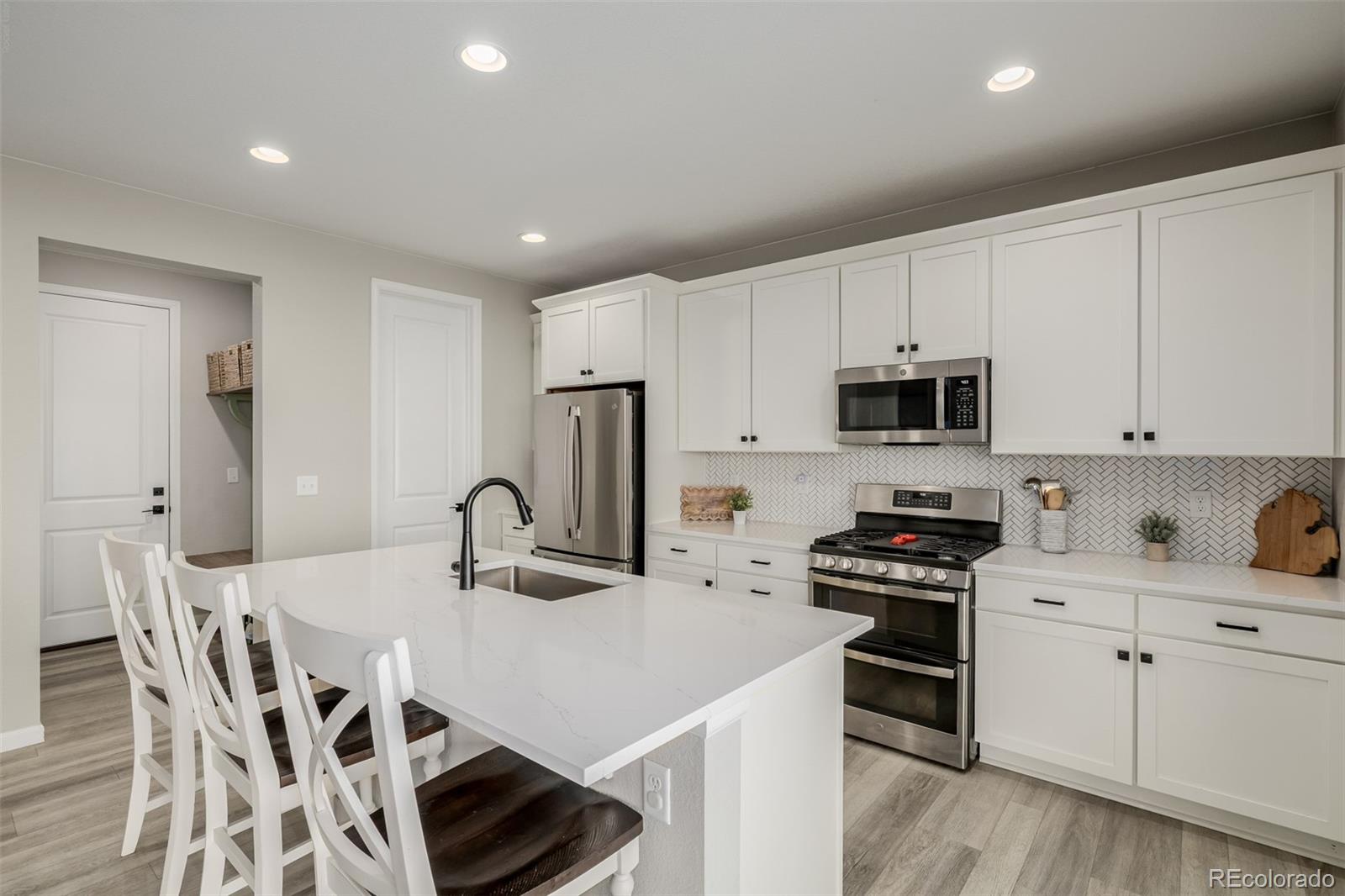 MLS Image #16 for 521  bear peak court,erie, Colorado