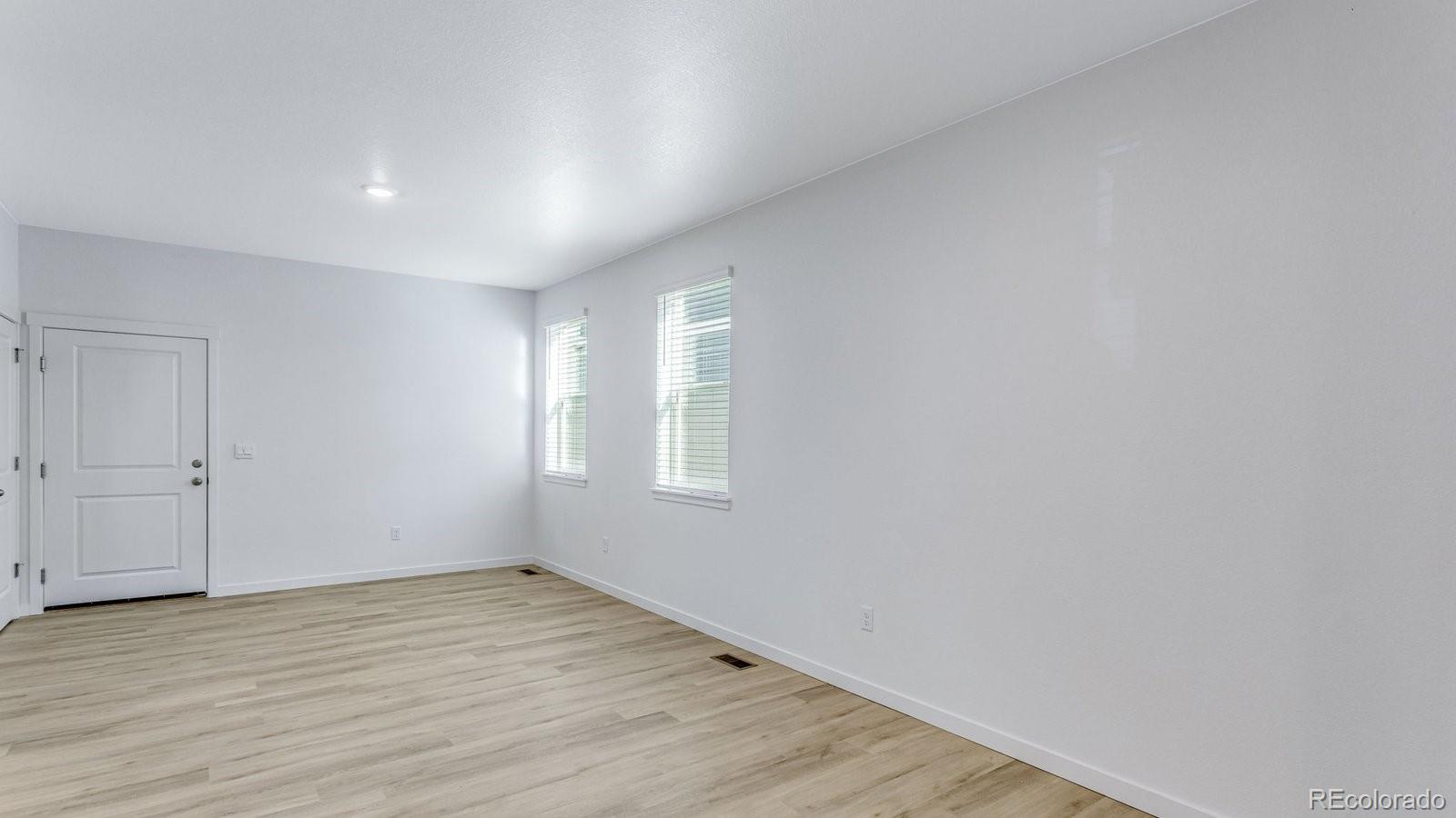 MLS Image #11 for 1358 s chester street b,denver, Colorado