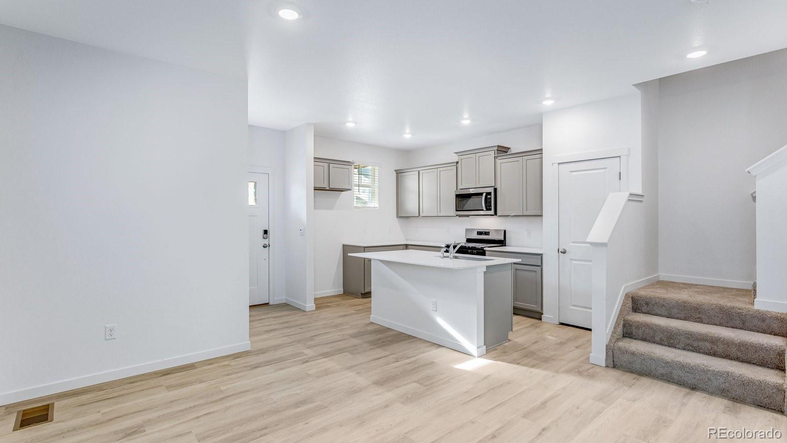 MLS Image #15 for 1358 s chester street b,denver, Colorado