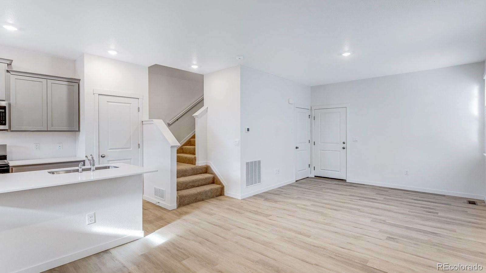 MLS Image #16 for 1358 s chester street b,denver, Colorado