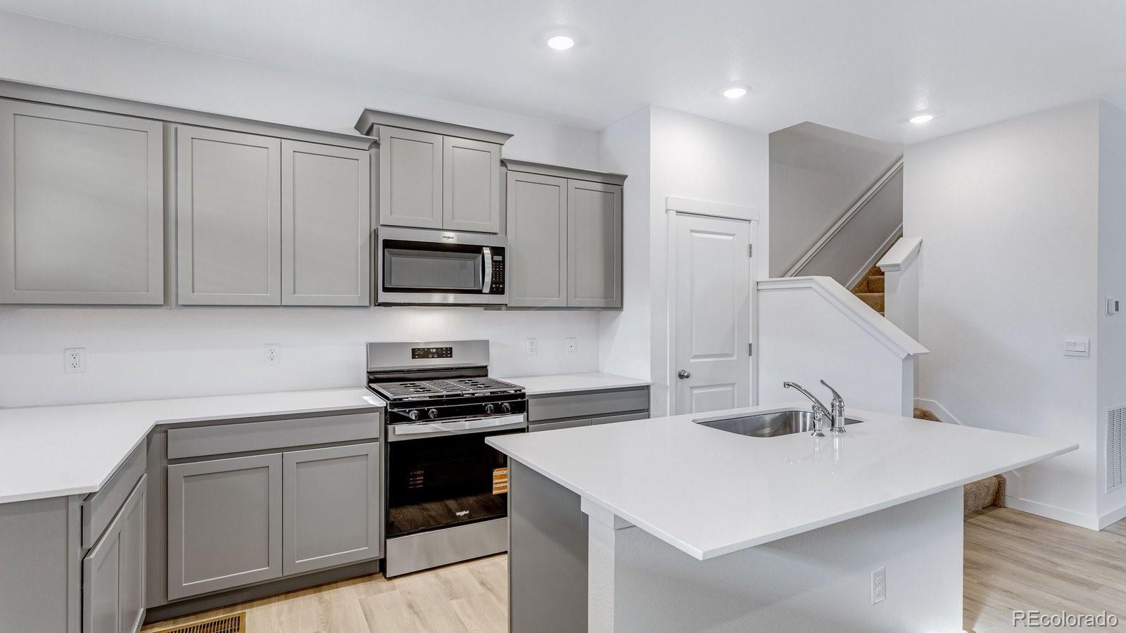 MLS Image #17 for 1358 s chester street b,denver, Colorado