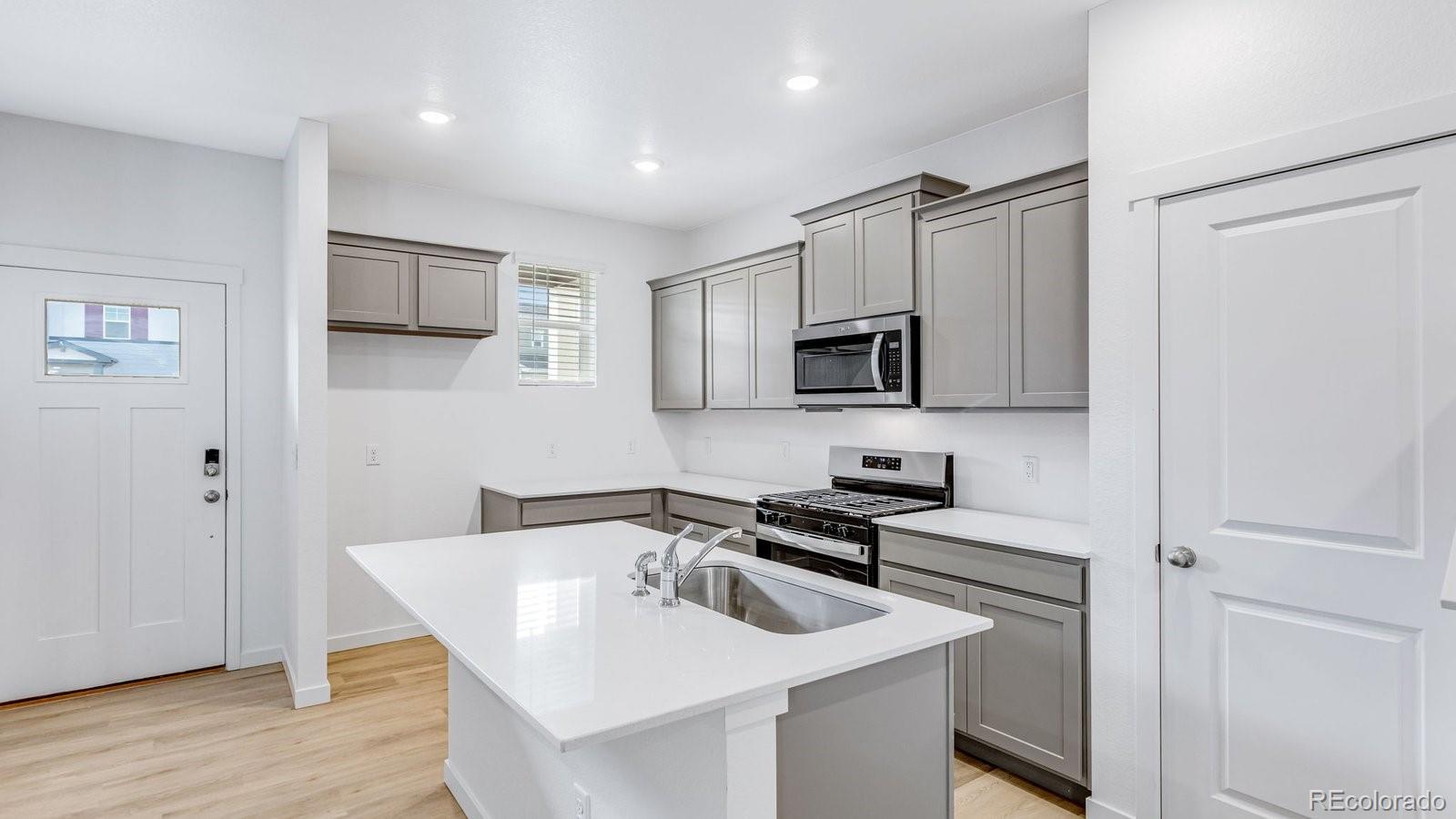MLS Image #18 for 1358 s chester street b,denver, Colorado