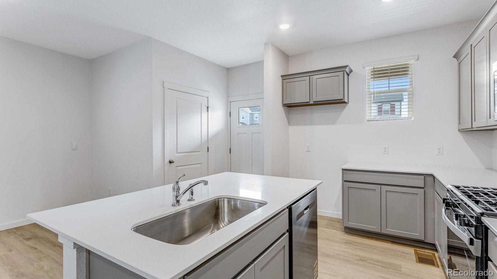 MLS Image #19 for 1358 s chester street b,denver, Colorado