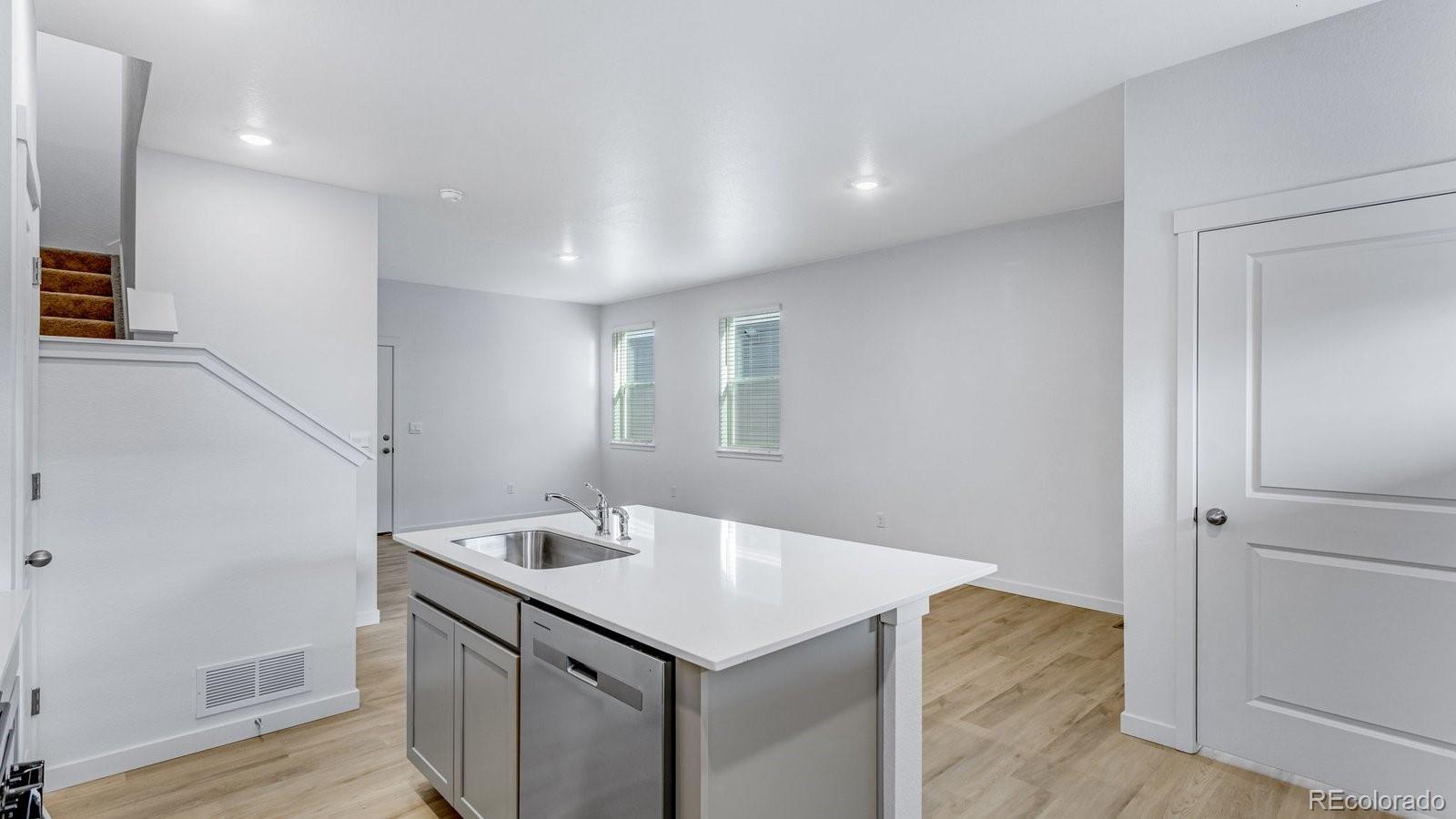 MLS Image #20 for 1358 s chester street b,denver, Colorado