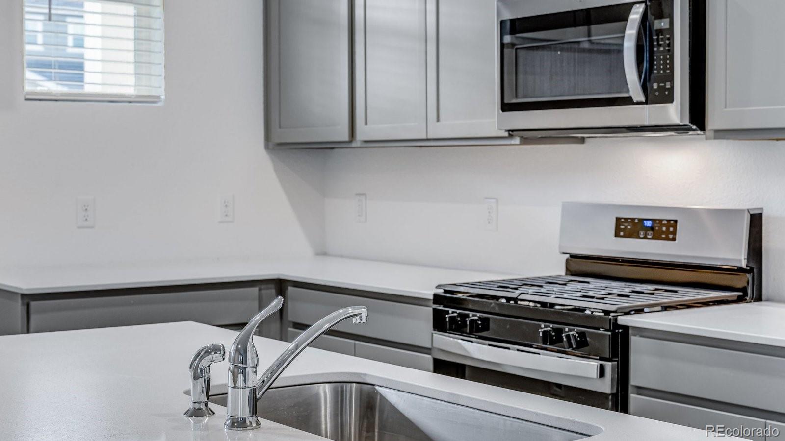 MLS Image #22 for 1358 s chester street b,denver, Colorado