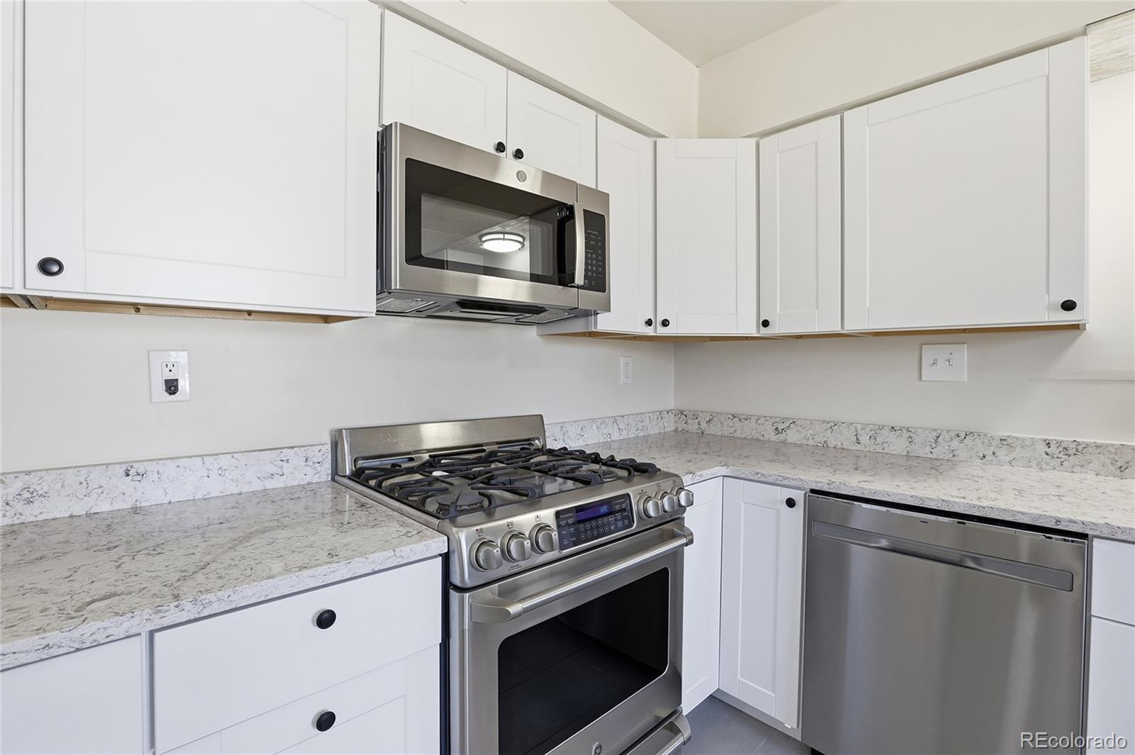 MLS Image #2 for 800  vaughn street,aurora, Colorado