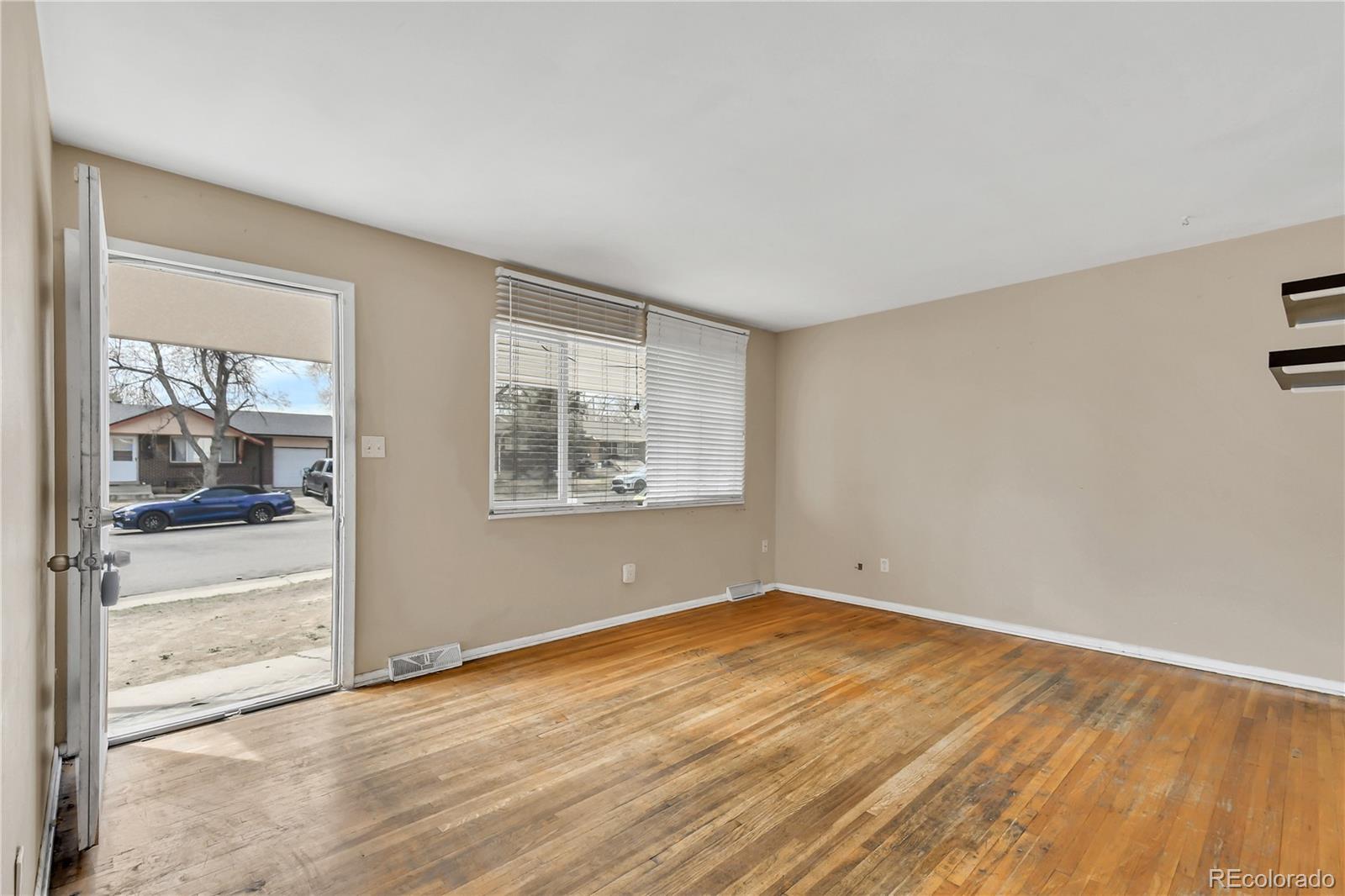 MLS Image #5 for 127 e 81 st avenue,denver, Colorado