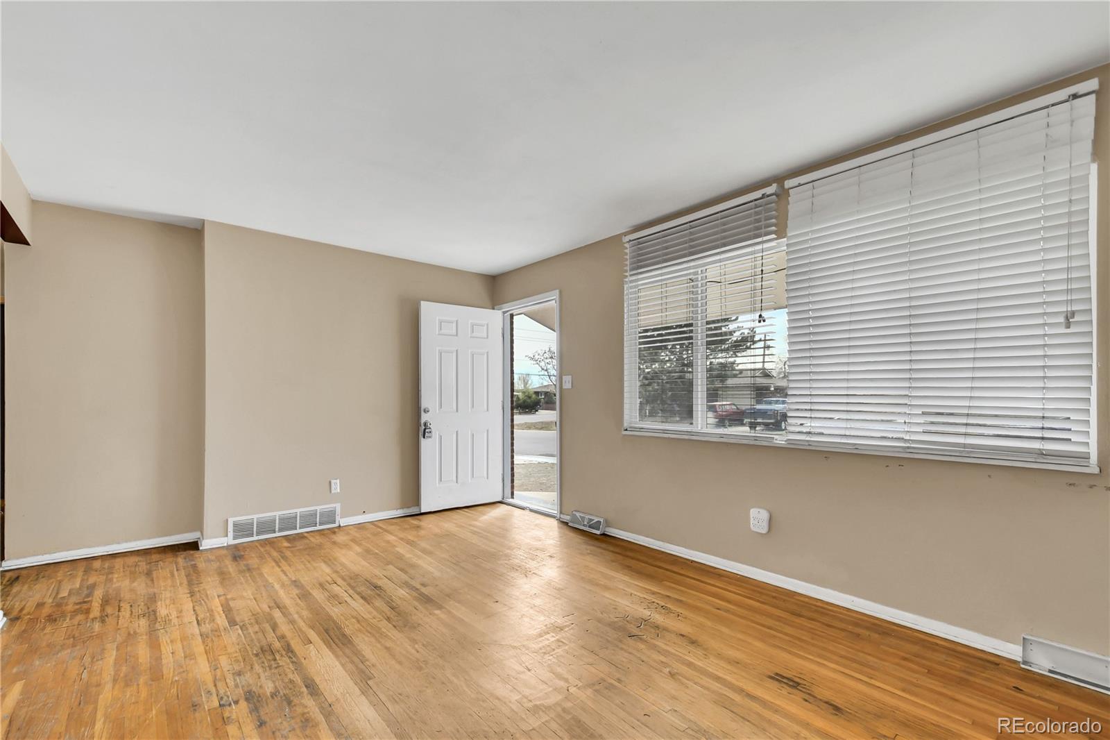 MLS Image #6 for 127 e 81 st avenue,denver, Colorado