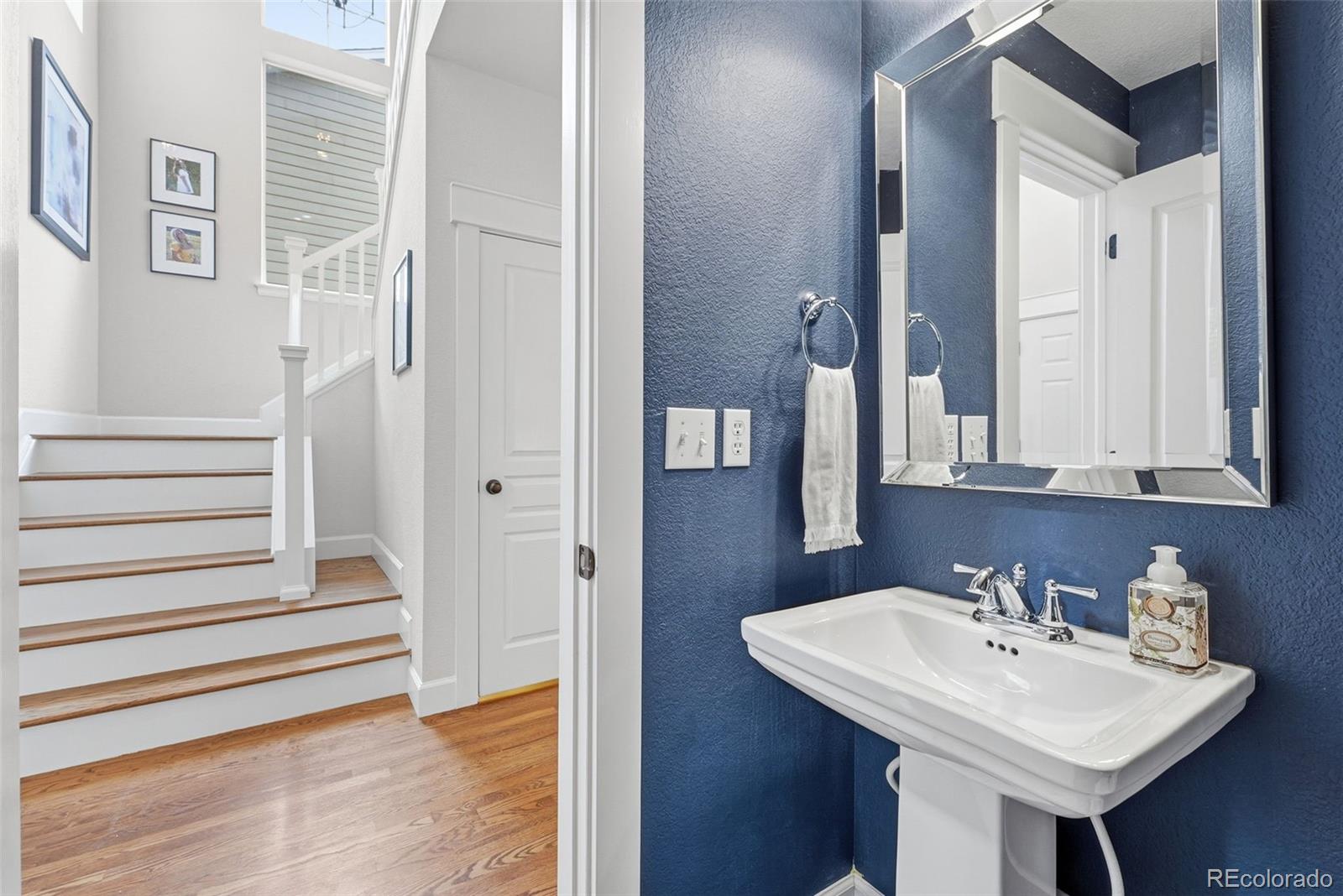 MLS Image #21 for 2356  akron street,denver, Colorado