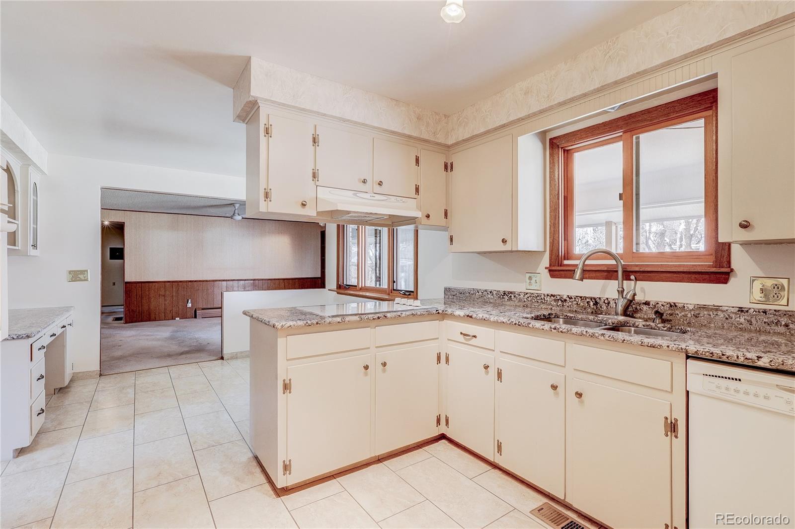 MLS Image #10 for 3701 s peach way,denver, Colorado