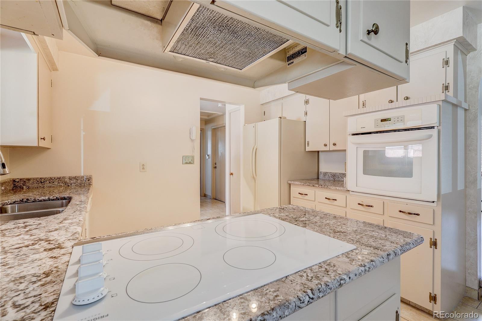 MLS Image #13 for 3701 s peach way,denver, Colorado