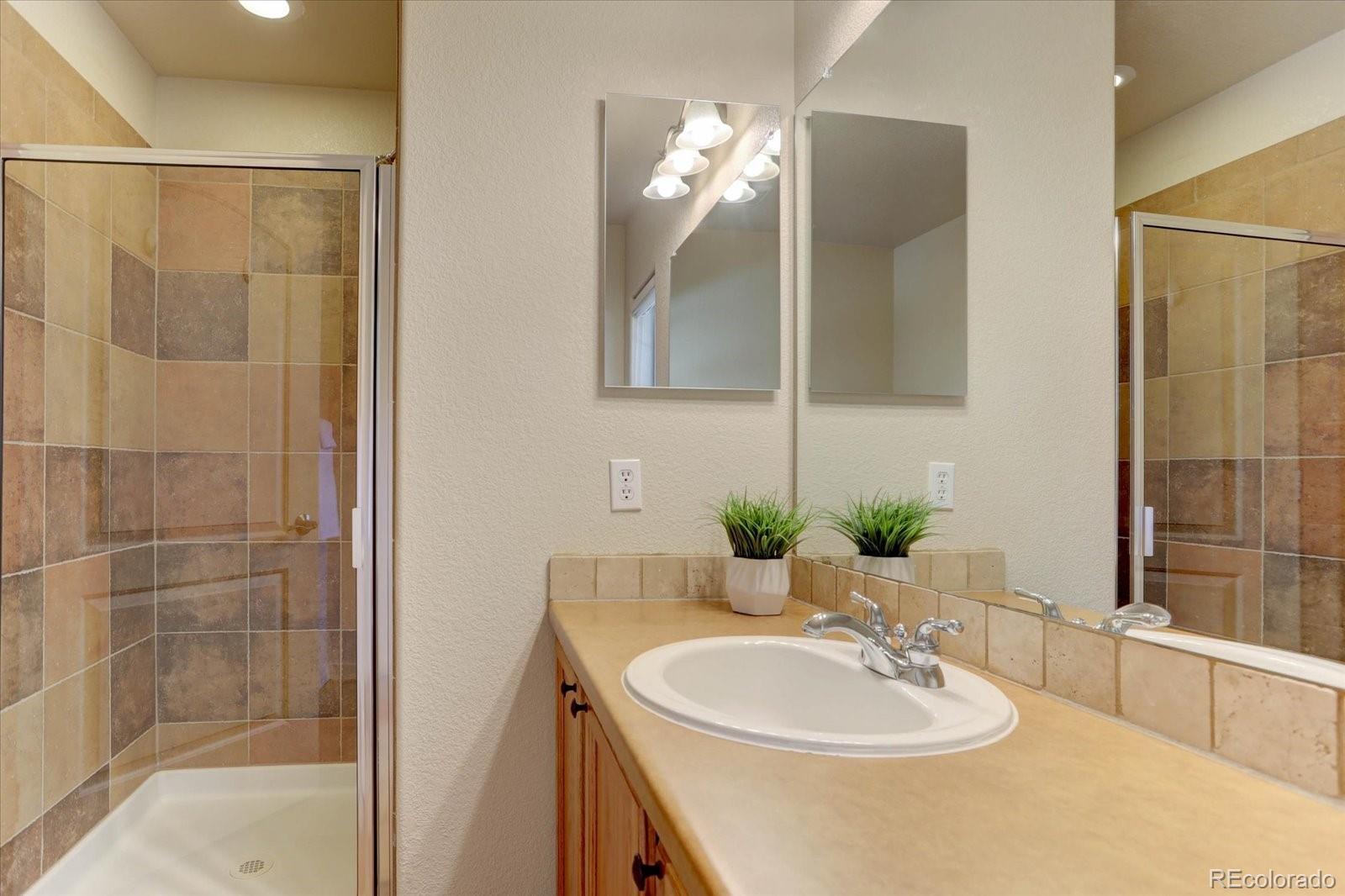 MLS Image #11 for 10138 e 29th drive ,denver, Colorado