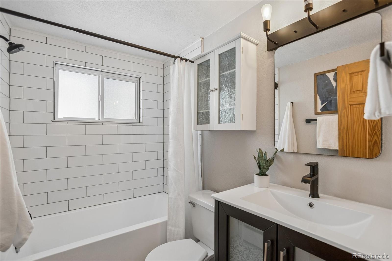 MLS Image #15 for 336 n grant street 502,denver, Colorado
