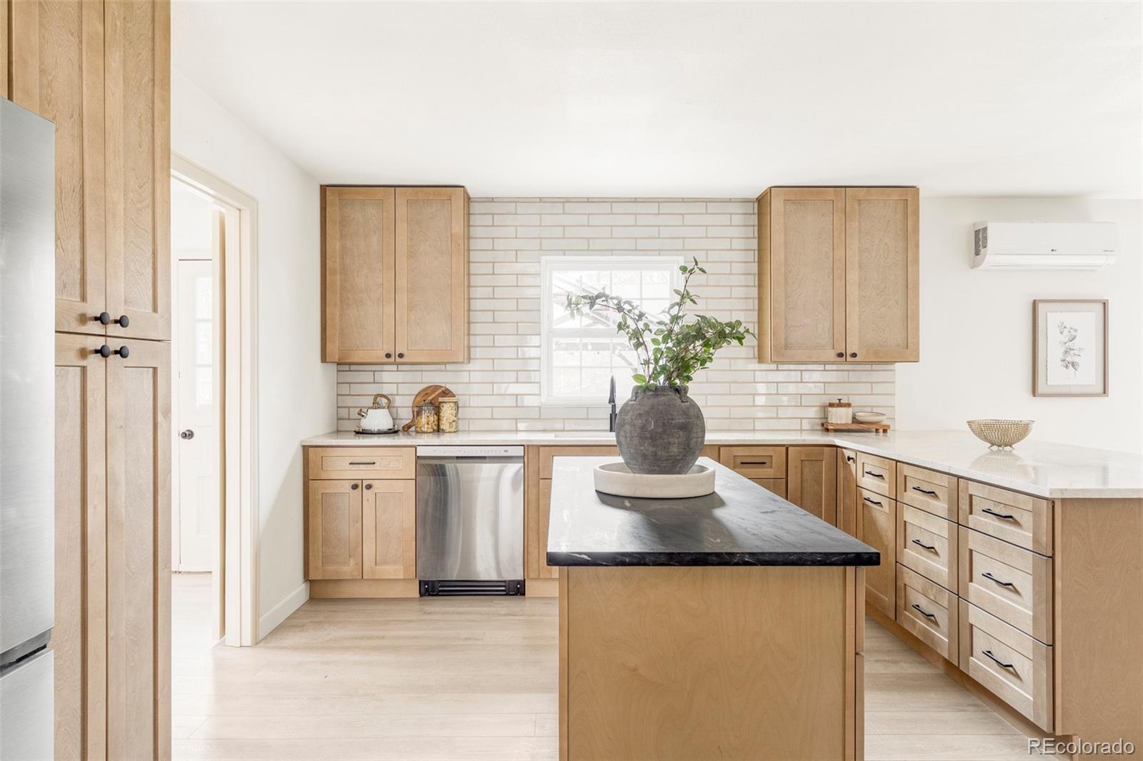 MLS Image #10 for 3931 s hillcrest drive,denver, Colorado