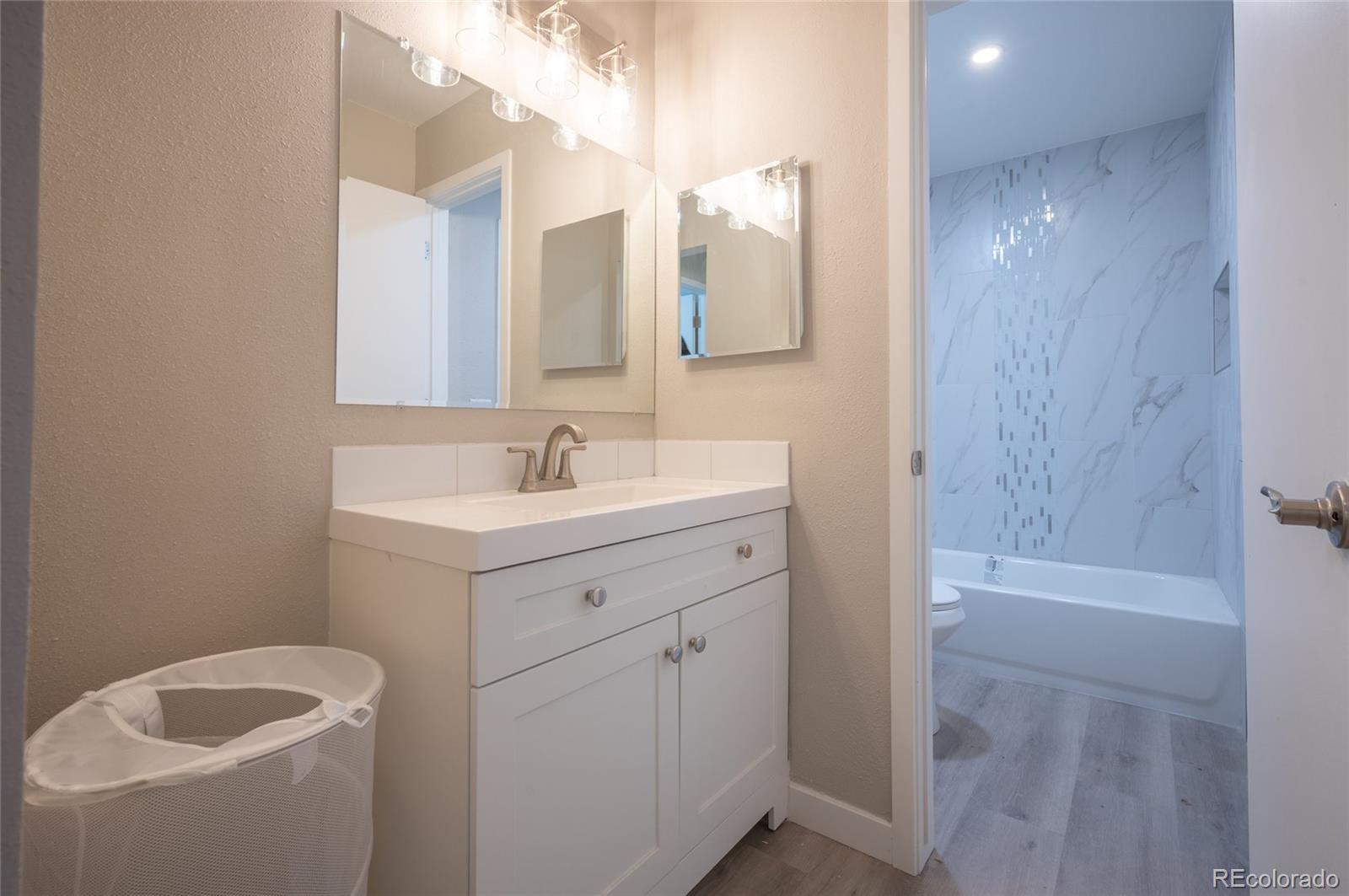 MLS Image #6 for 2225 s jasmine street 303,denver, Colorado