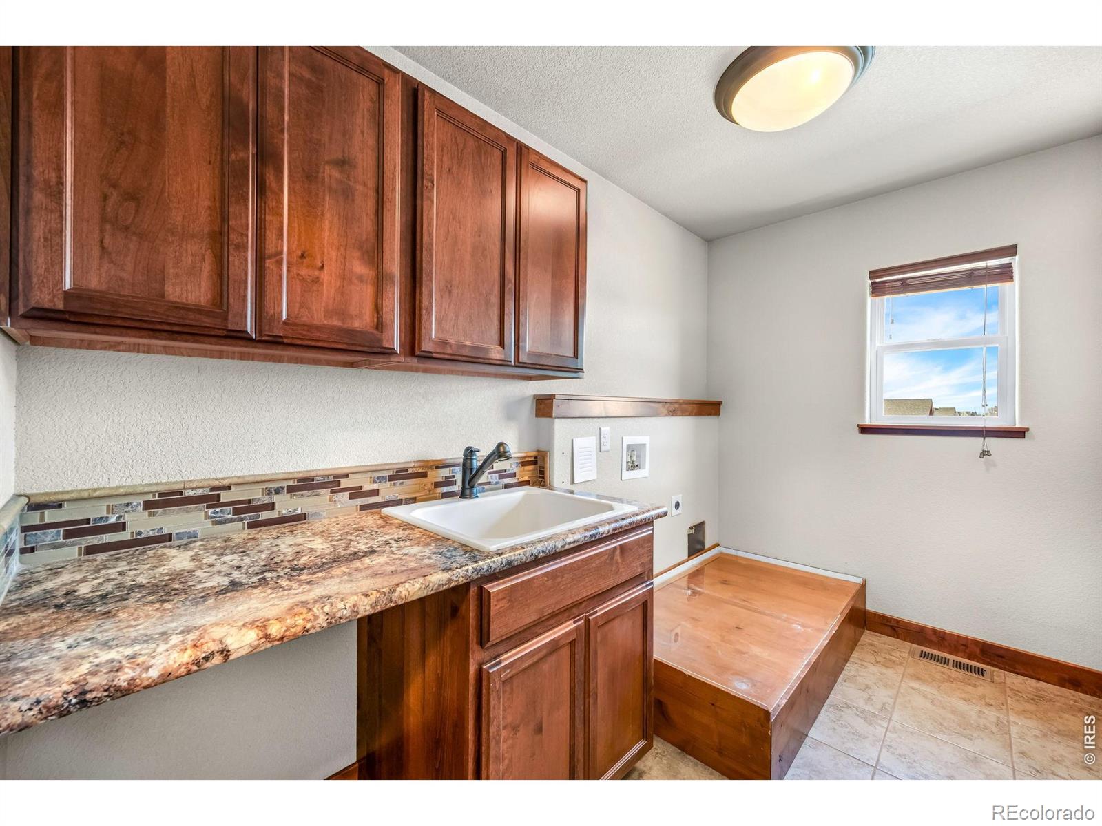 MLS Image #16 for 855  mount massive street,berthoud, Colorado