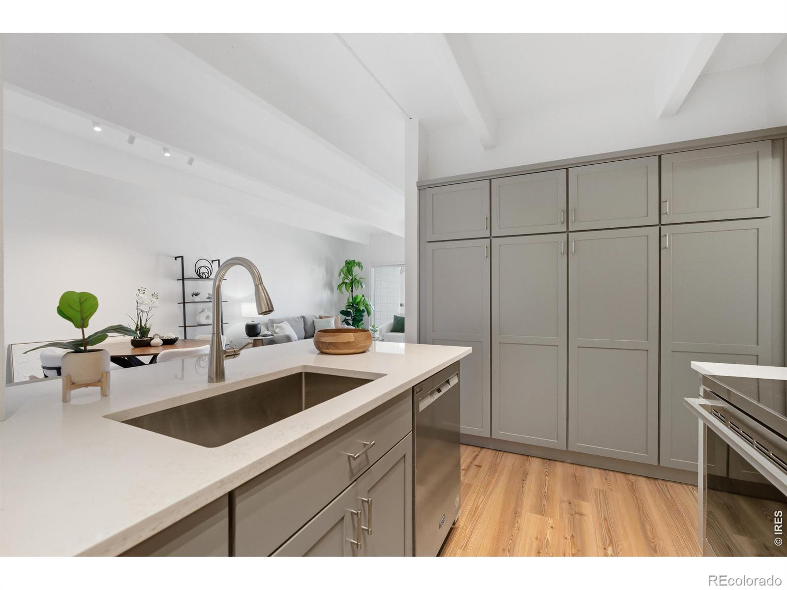 MLS Image #7 for 551 n pearl street 303,denver, Colorado