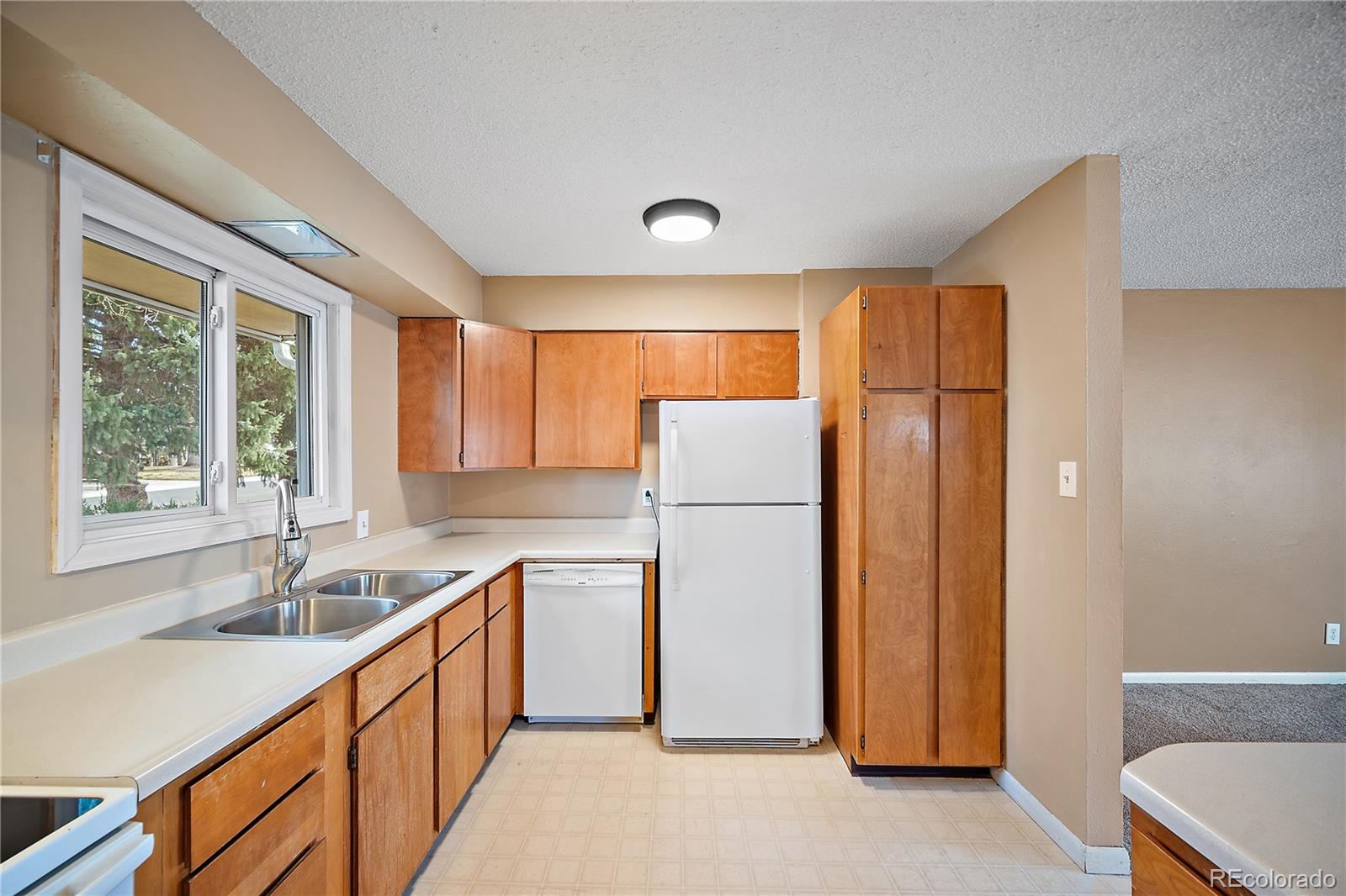MLS Image #10 for 303  solar drive,colorado springs, Colorado
