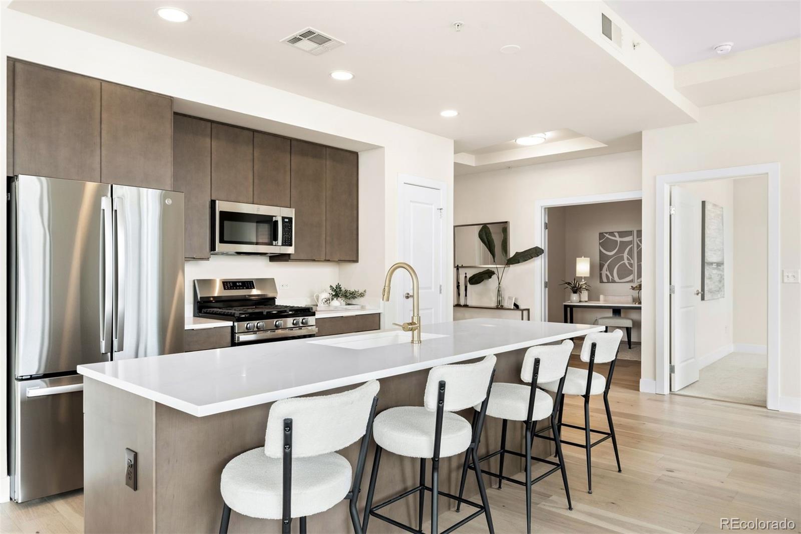 MLS Image #5 for 2001  lincoln street 721,denver, Colorado