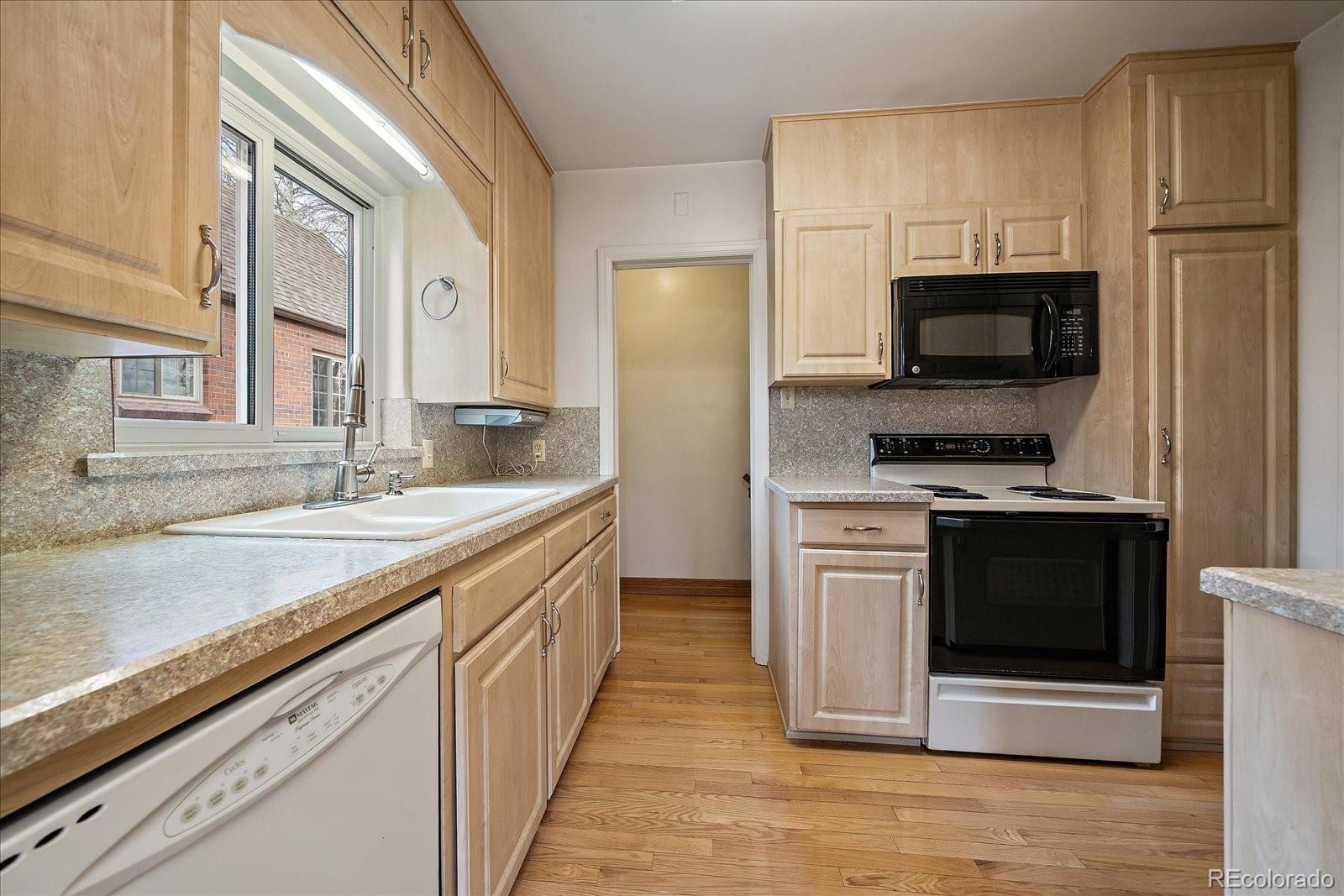 MLS Image #10 for 1250  grape street,denver, Colorado
