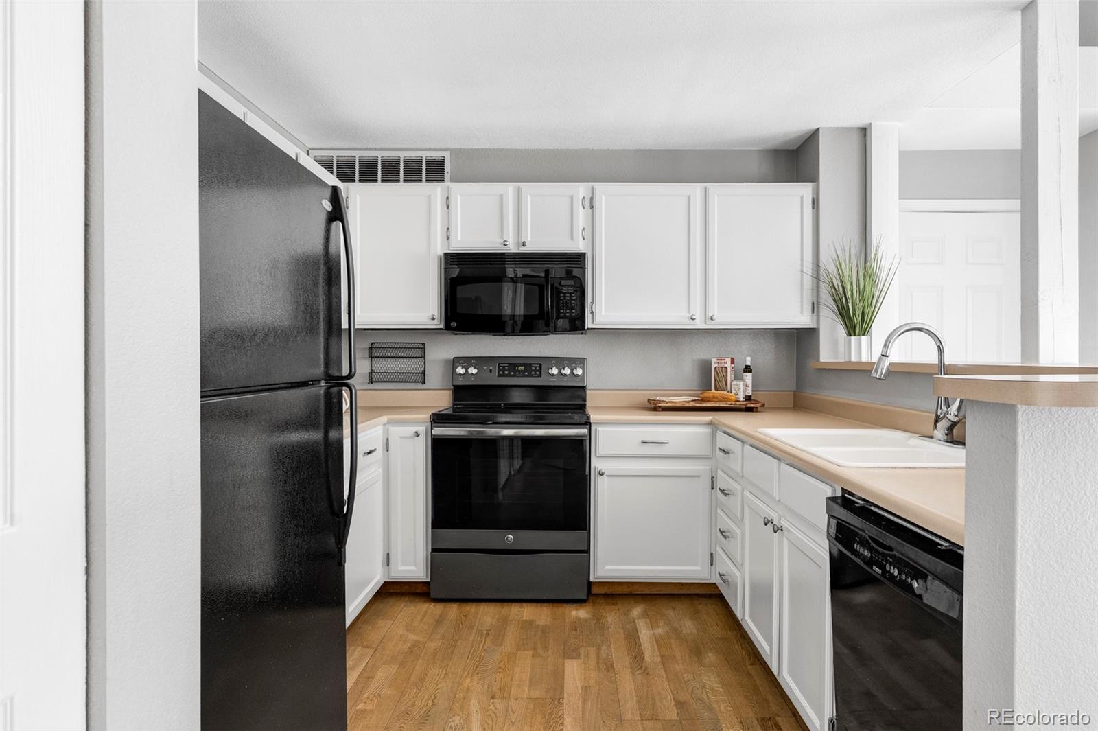 MLS Image #10 for 862 s reed court j,lakewood, Colorado