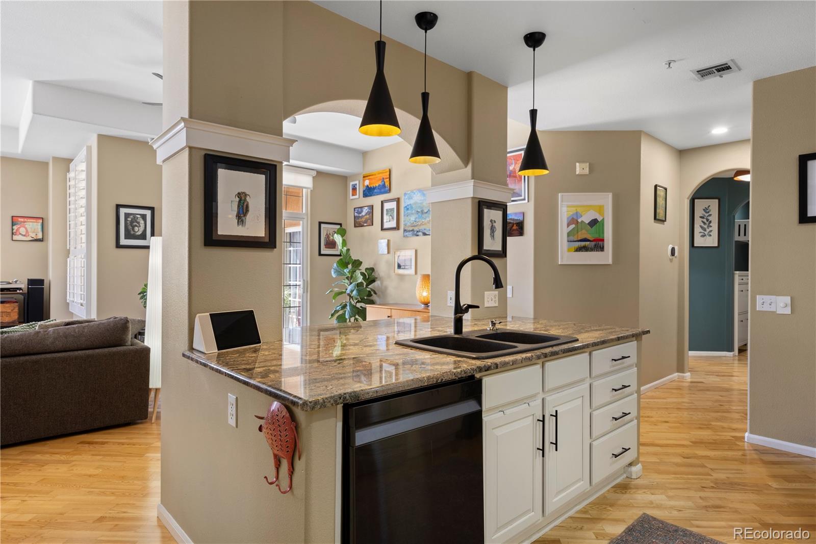 MLS Image #10 for 1140  cherokee street 403,denver, Colorado