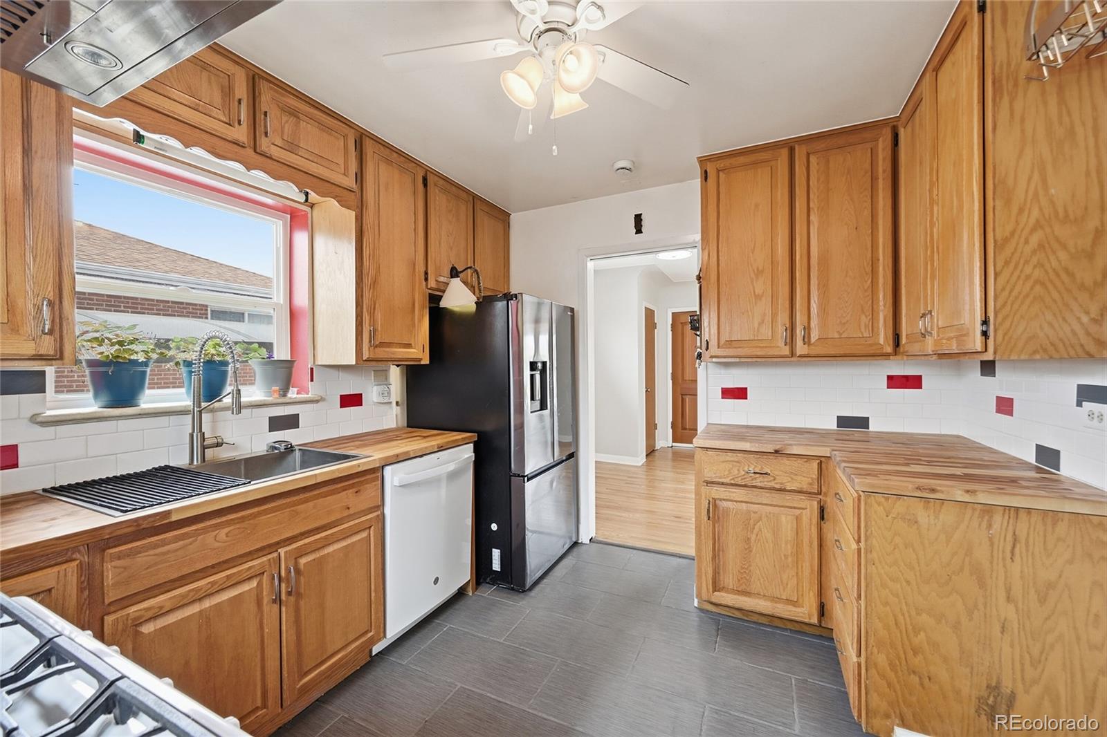 MLS Image #4 for 1982 s wolcott court,denver, Colorado