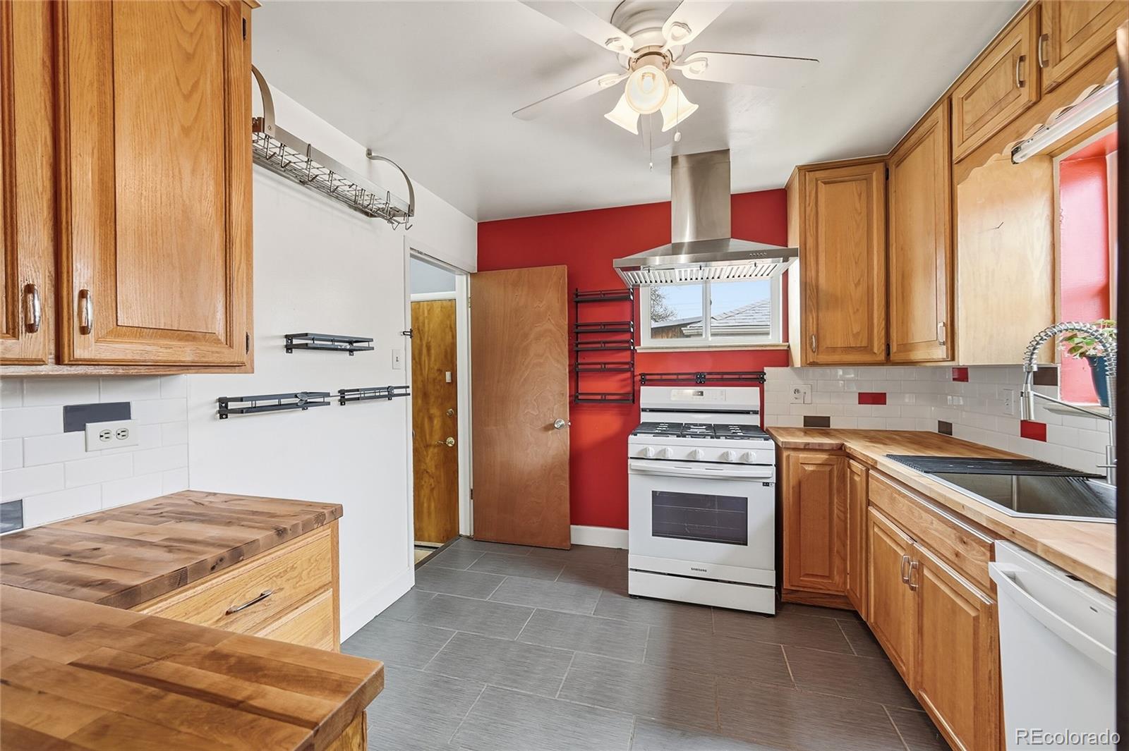 MLS Image #5 for 1982 s wolcott court,denver, Colorado