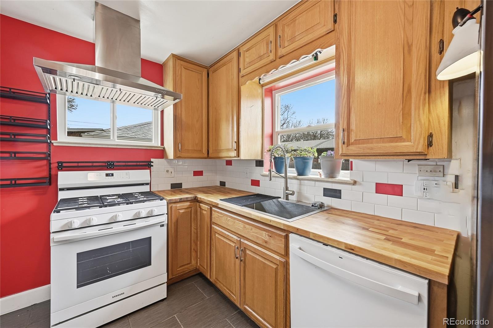MLS Image #6 for 1982 s wolcott court,denver, Colorado