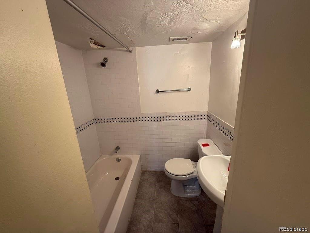 MLS Image #16 for 888 n logan street 5h,denver, Colorado