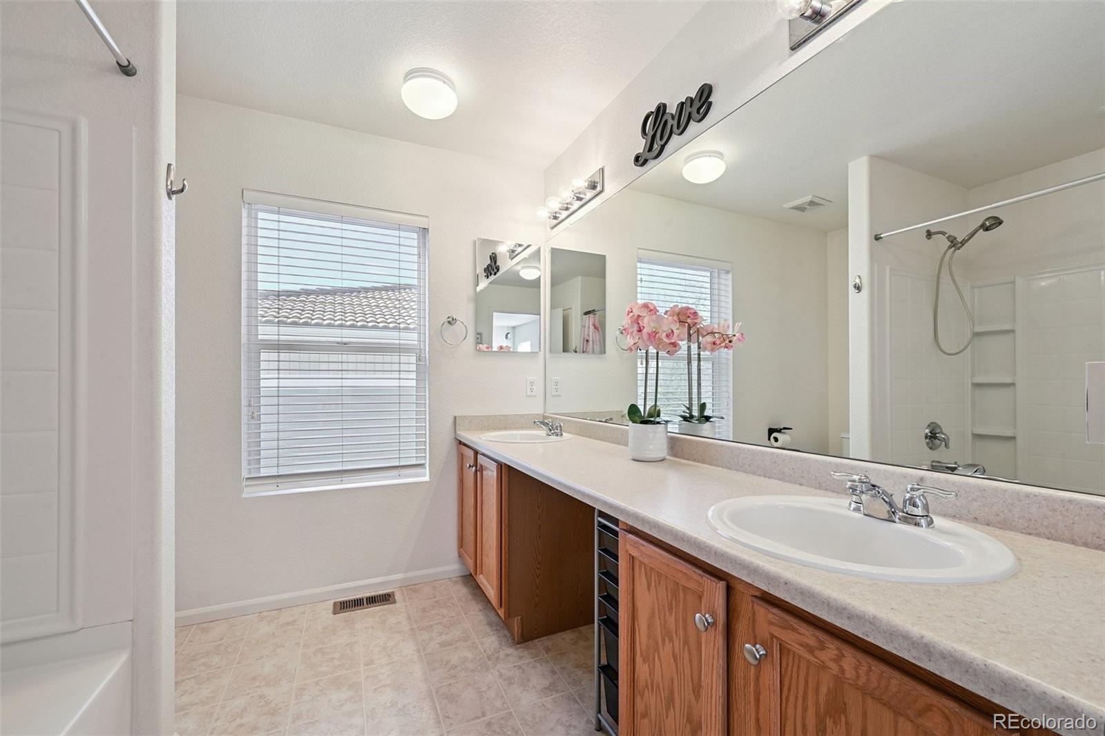 MLS Image #13 for 5564  gibraltar street,denver, Colorado