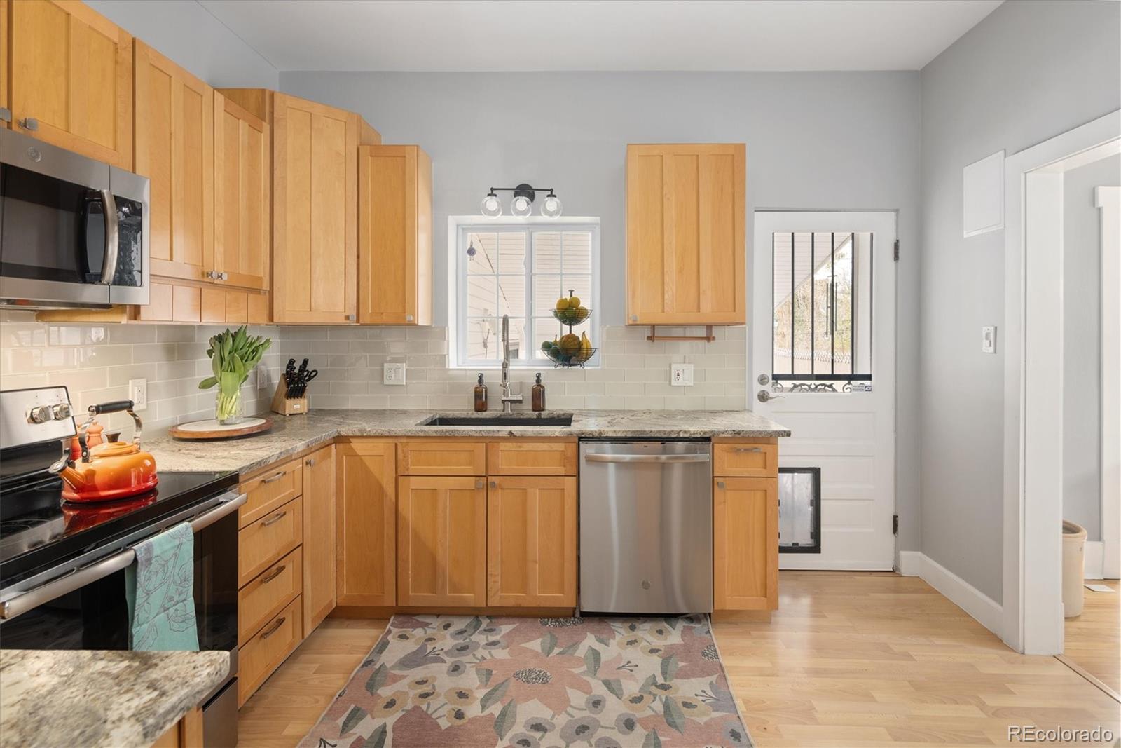 MLS Image #12 for 1374  poplar street,denver, Colorado