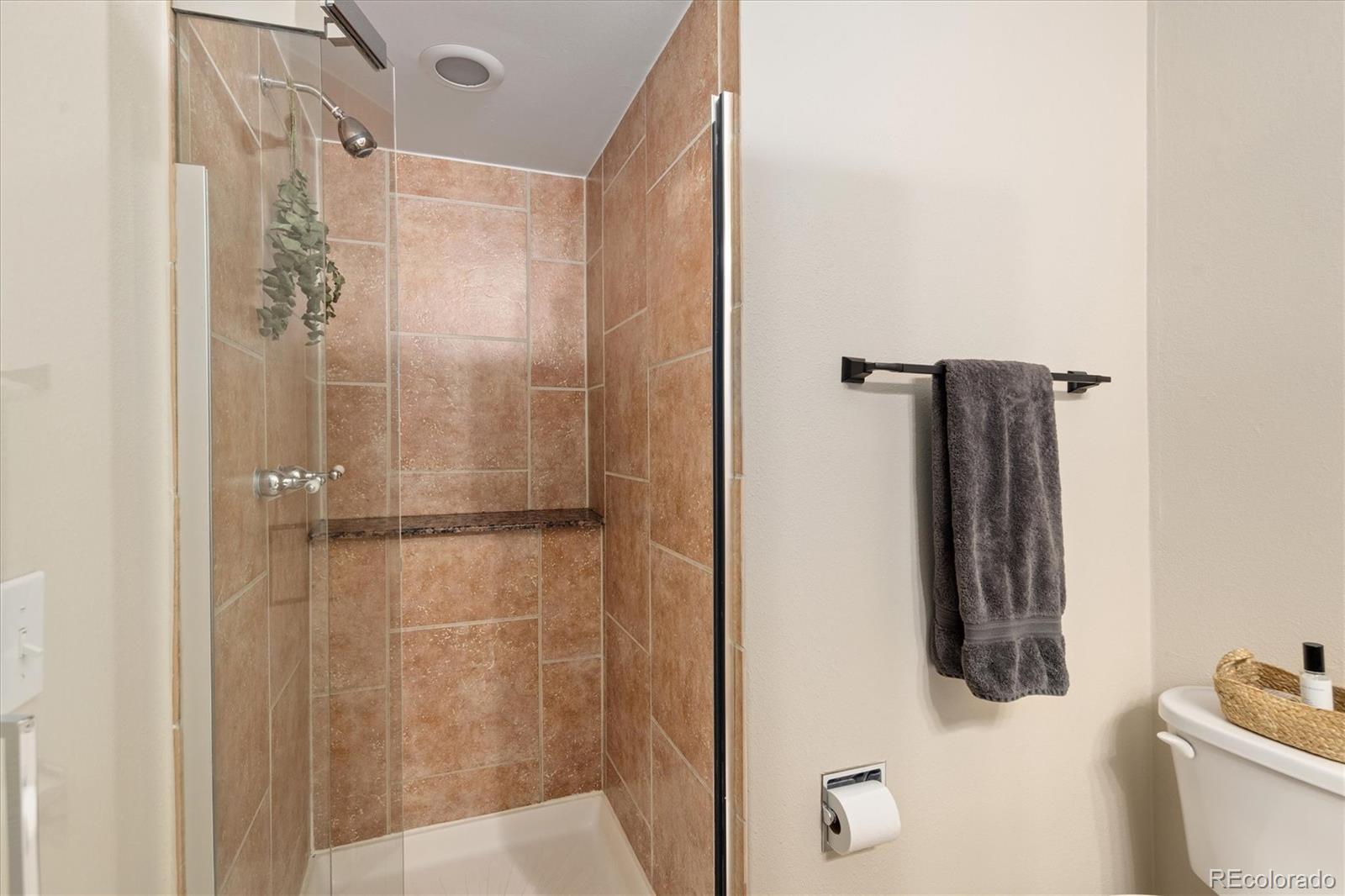 MLS Image #16 for 1374  poplar street,denver, Colorado