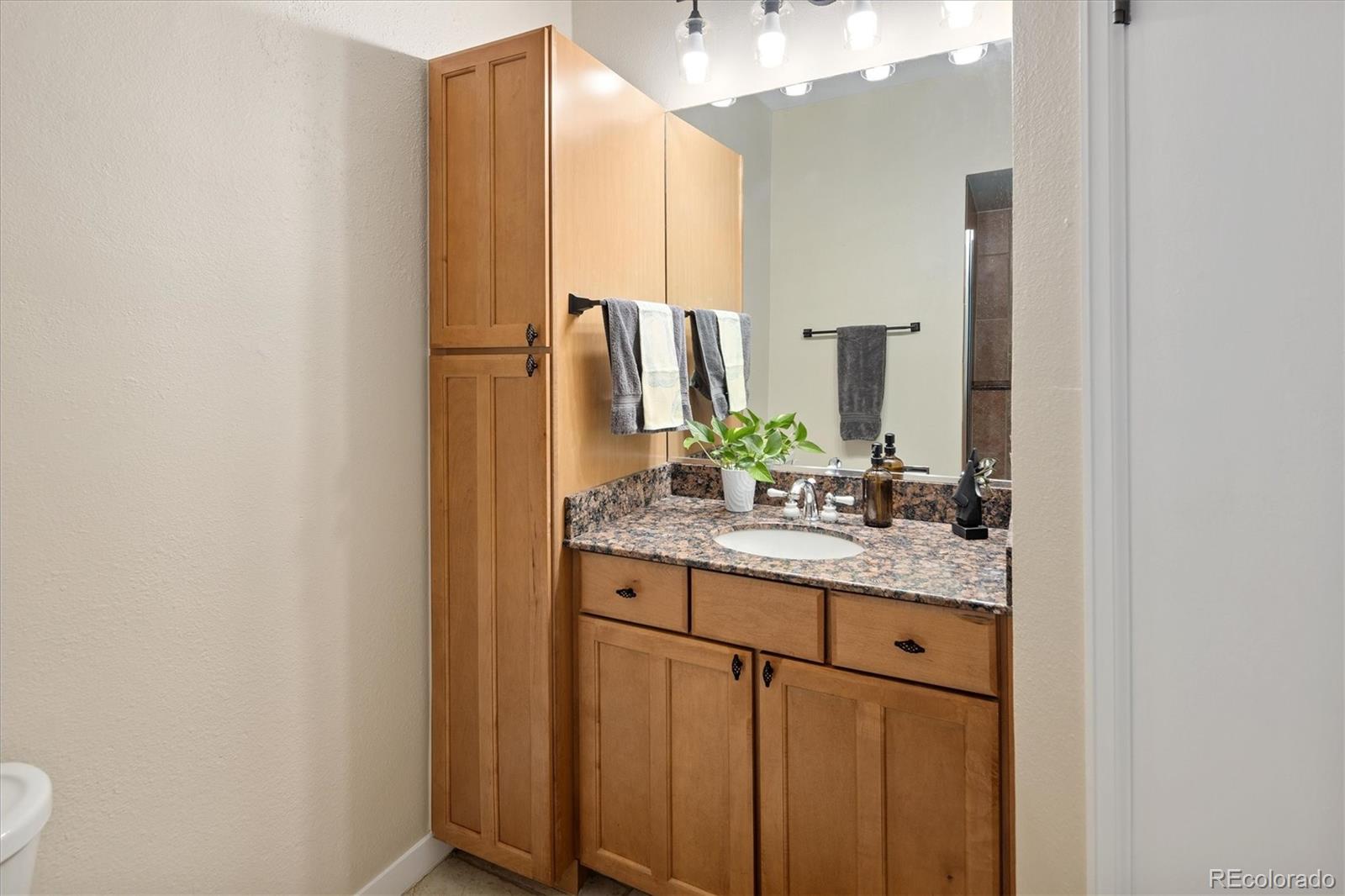 MLS Image #17 for 1374  poplar street,denver, Colorado