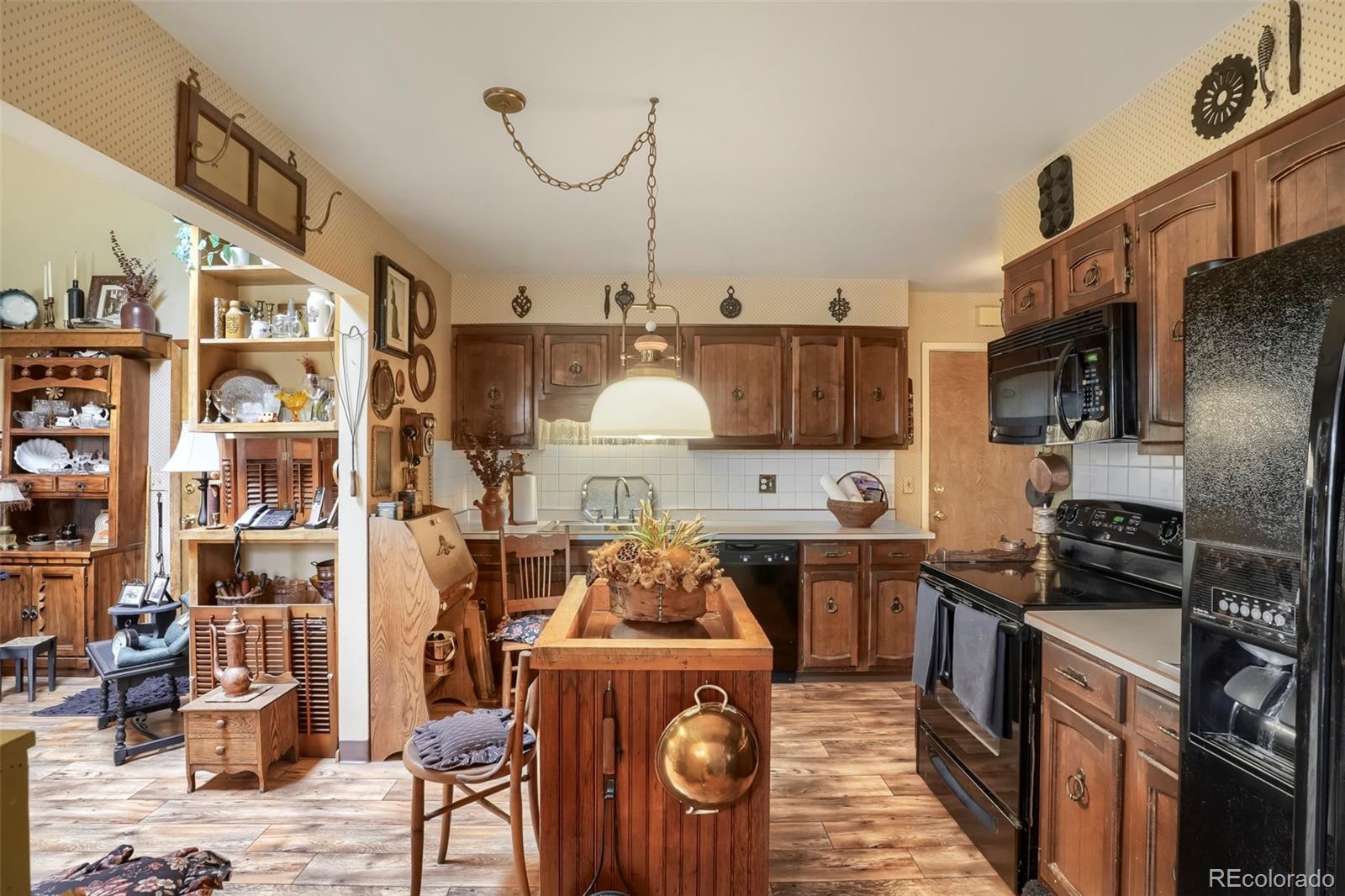 MLS Image #10 for 2823 s vrain street,denver, Colorado