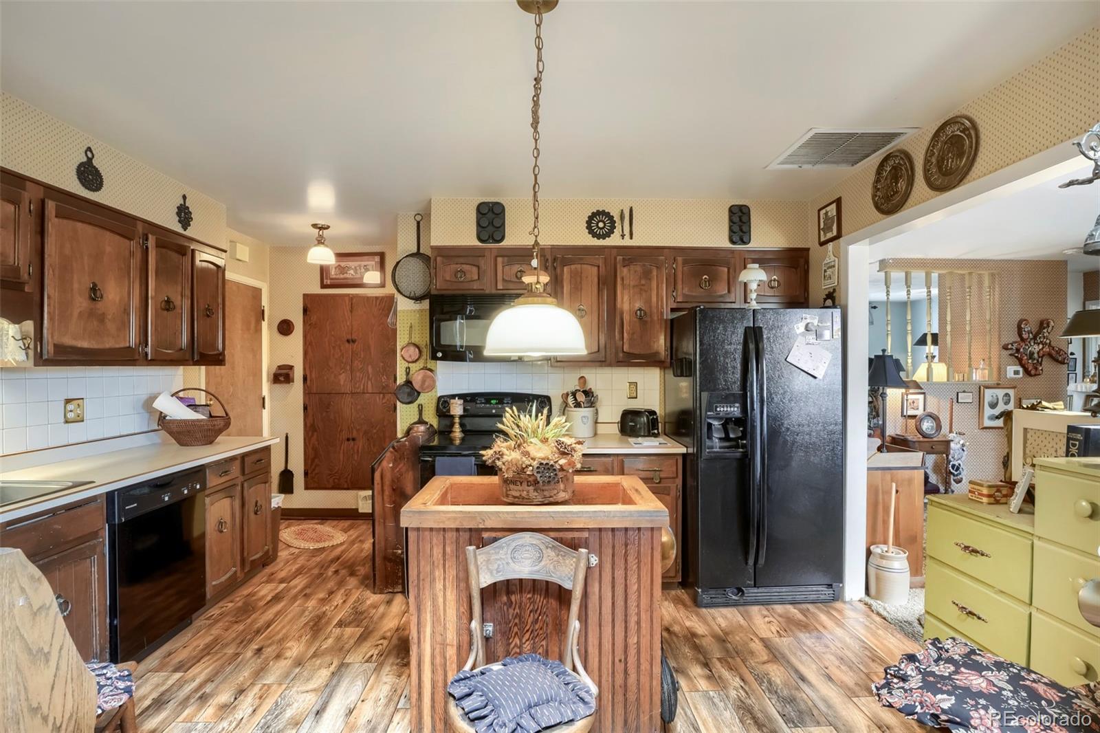 MLS Image #12 for 2823 s vrain street,denver, Colorado