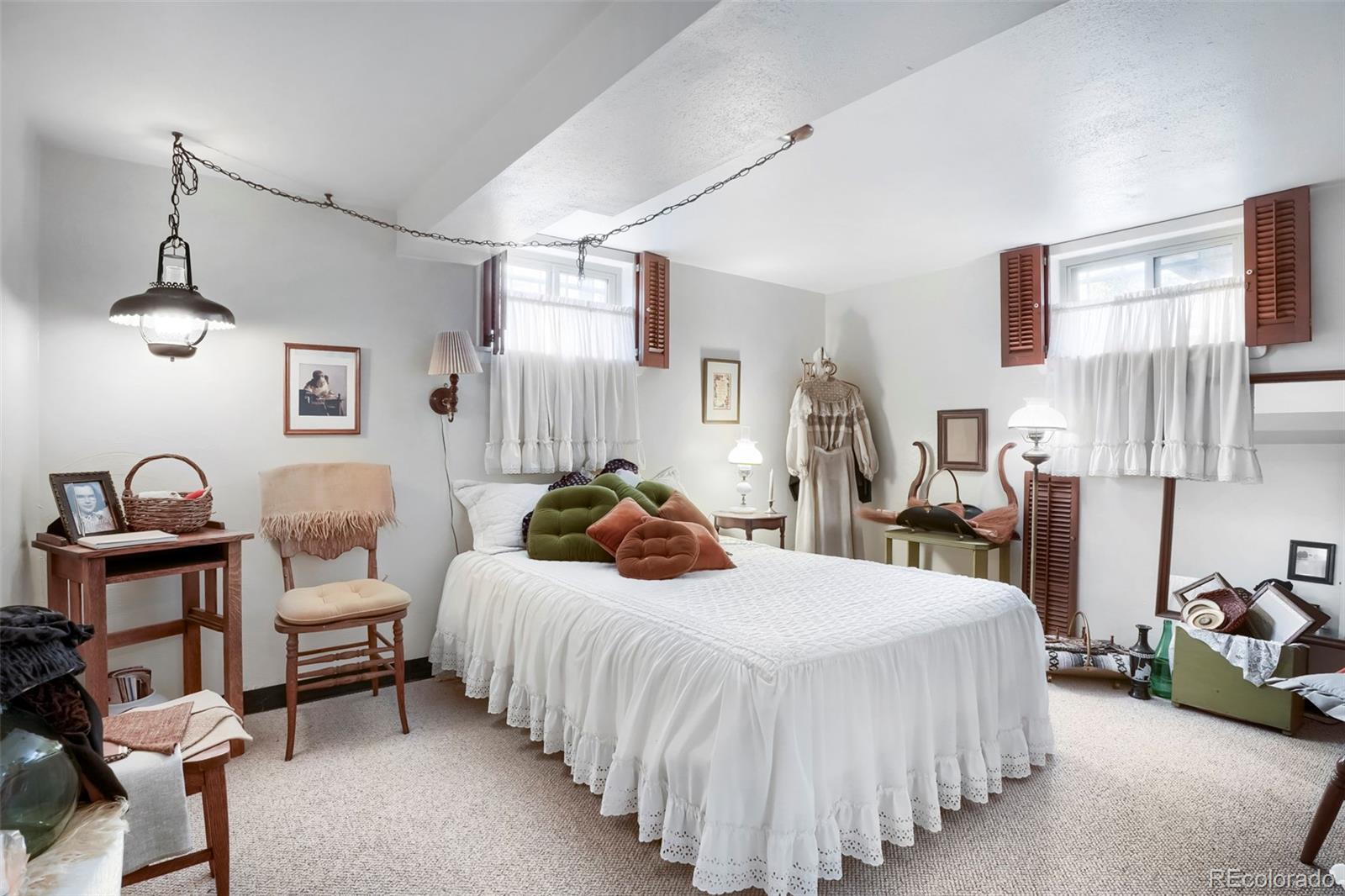 MLS Image #20 for 2823 s vrain street,denver, Colorado