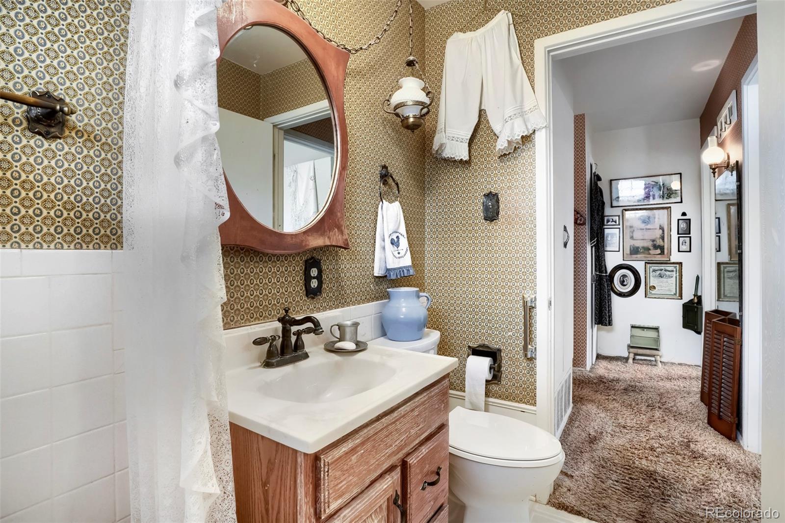 MLS Image #23 for 2823 s vrain street,denver, Colorado